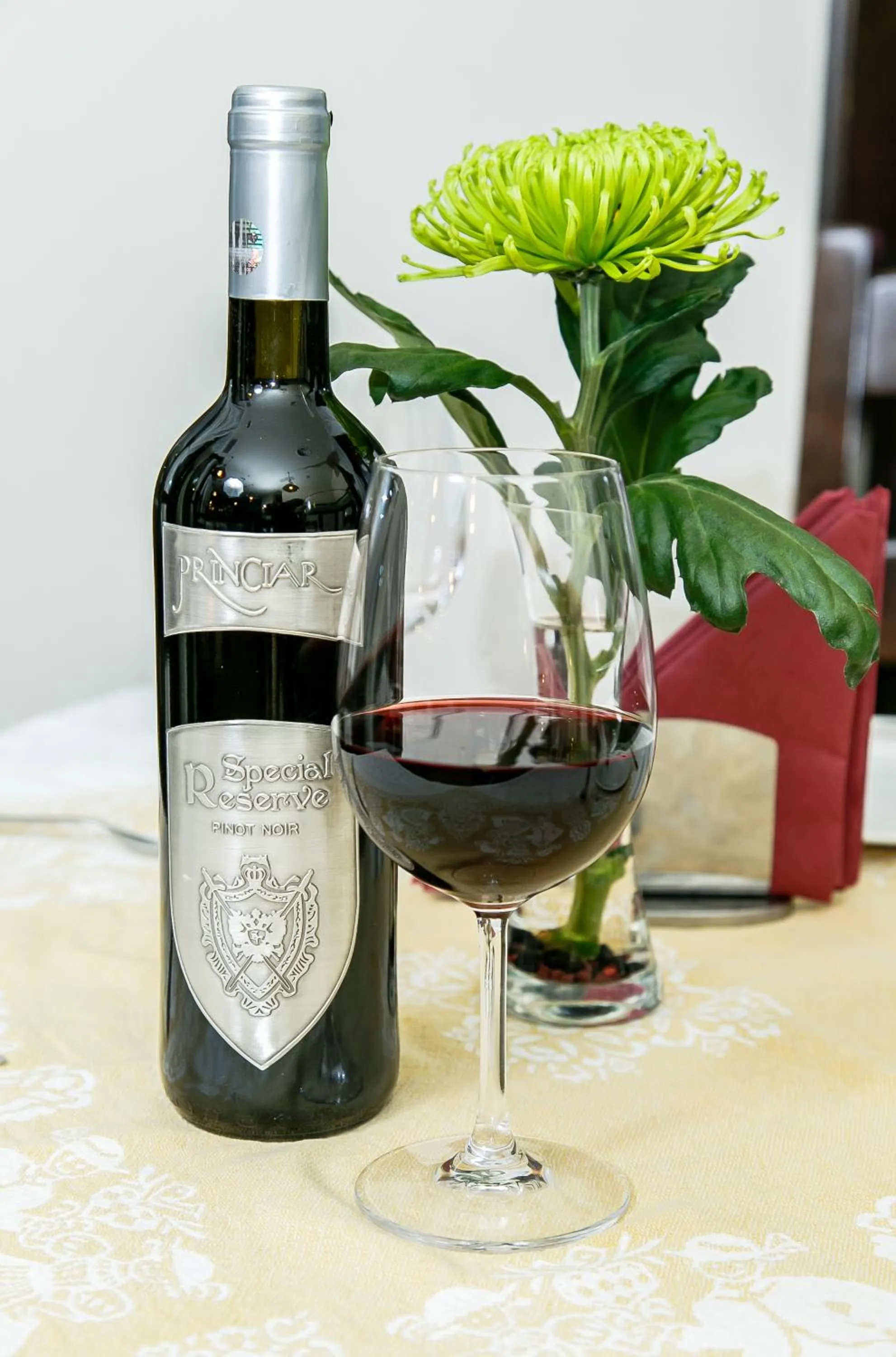 Restaurant/places to eat in International Bucharest City Centre Hotel