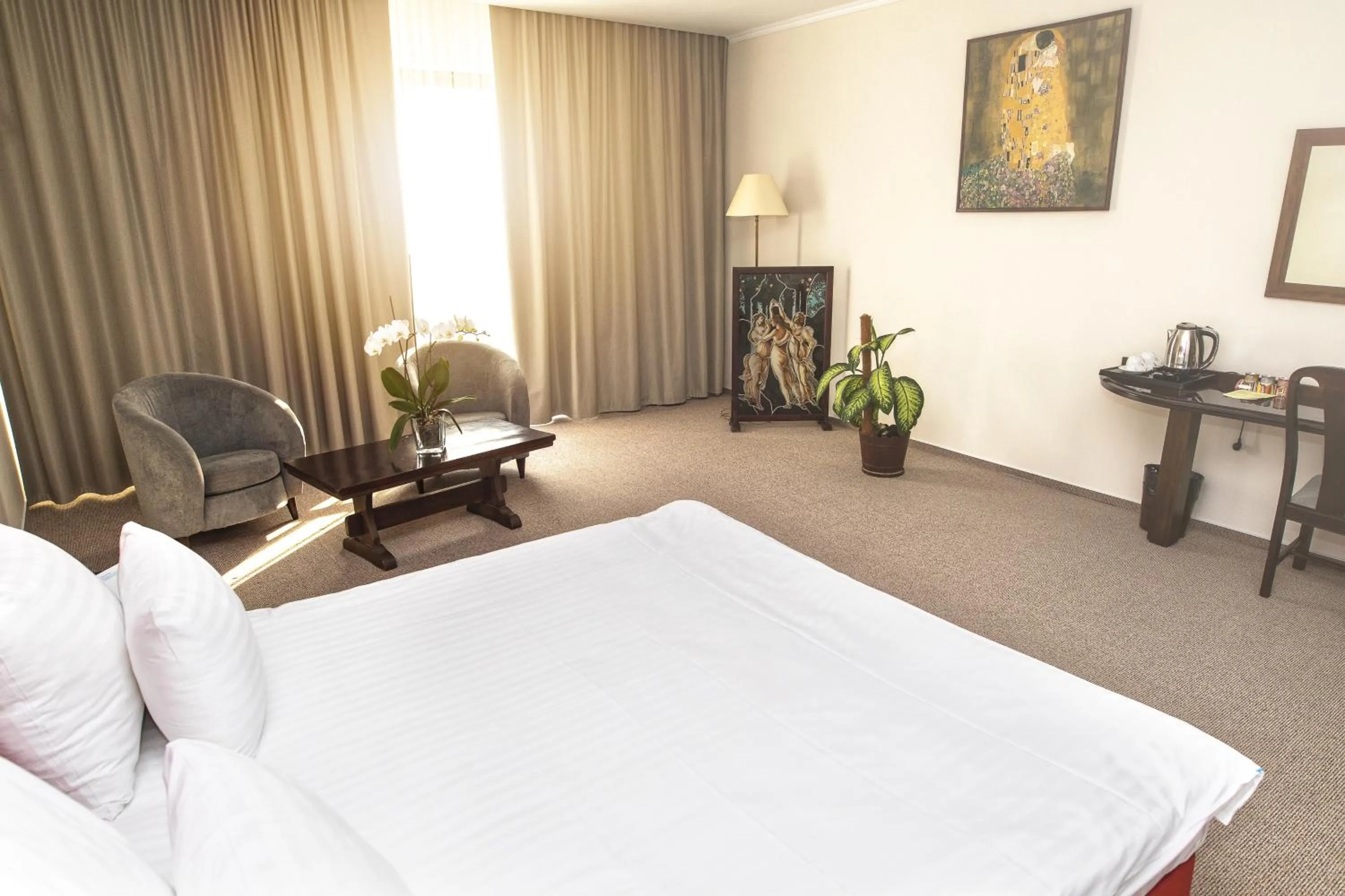 Bedroom, Bed in International Bucharest City Centre Hotel