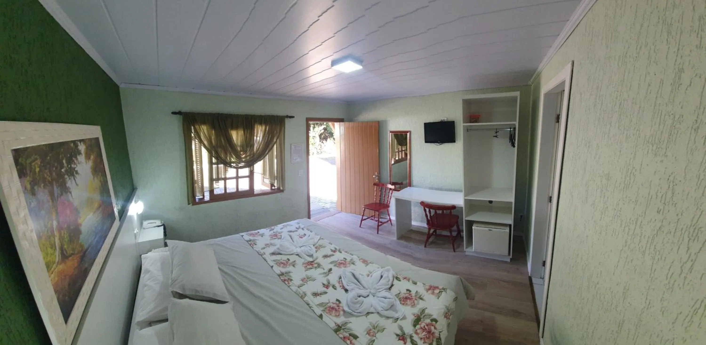 View (from property/room), Bed in Hotel Pousada Cabana da Mata