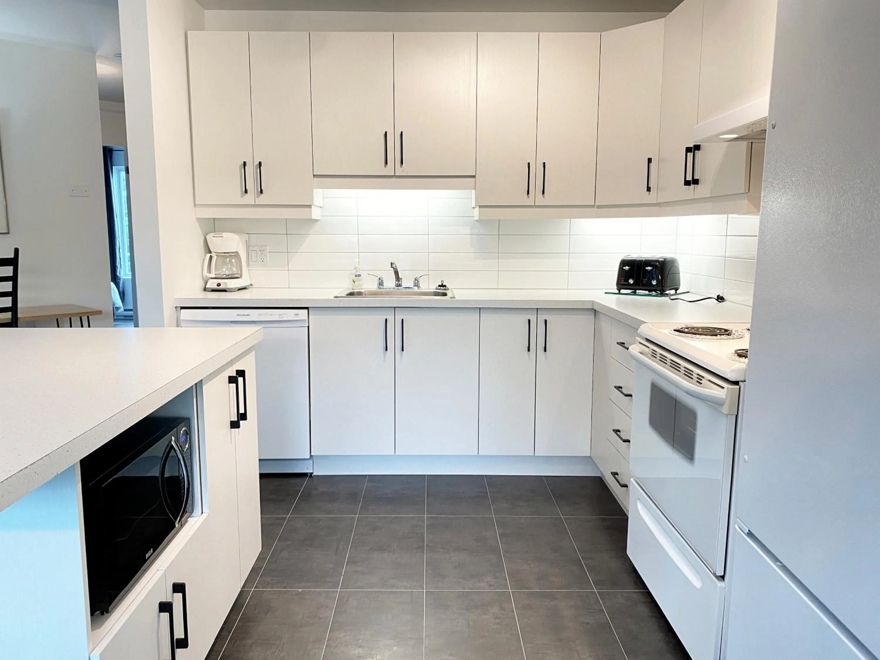 Kitchen or kitchenette in Chalets Montmorency Mont-Sainte-Anne