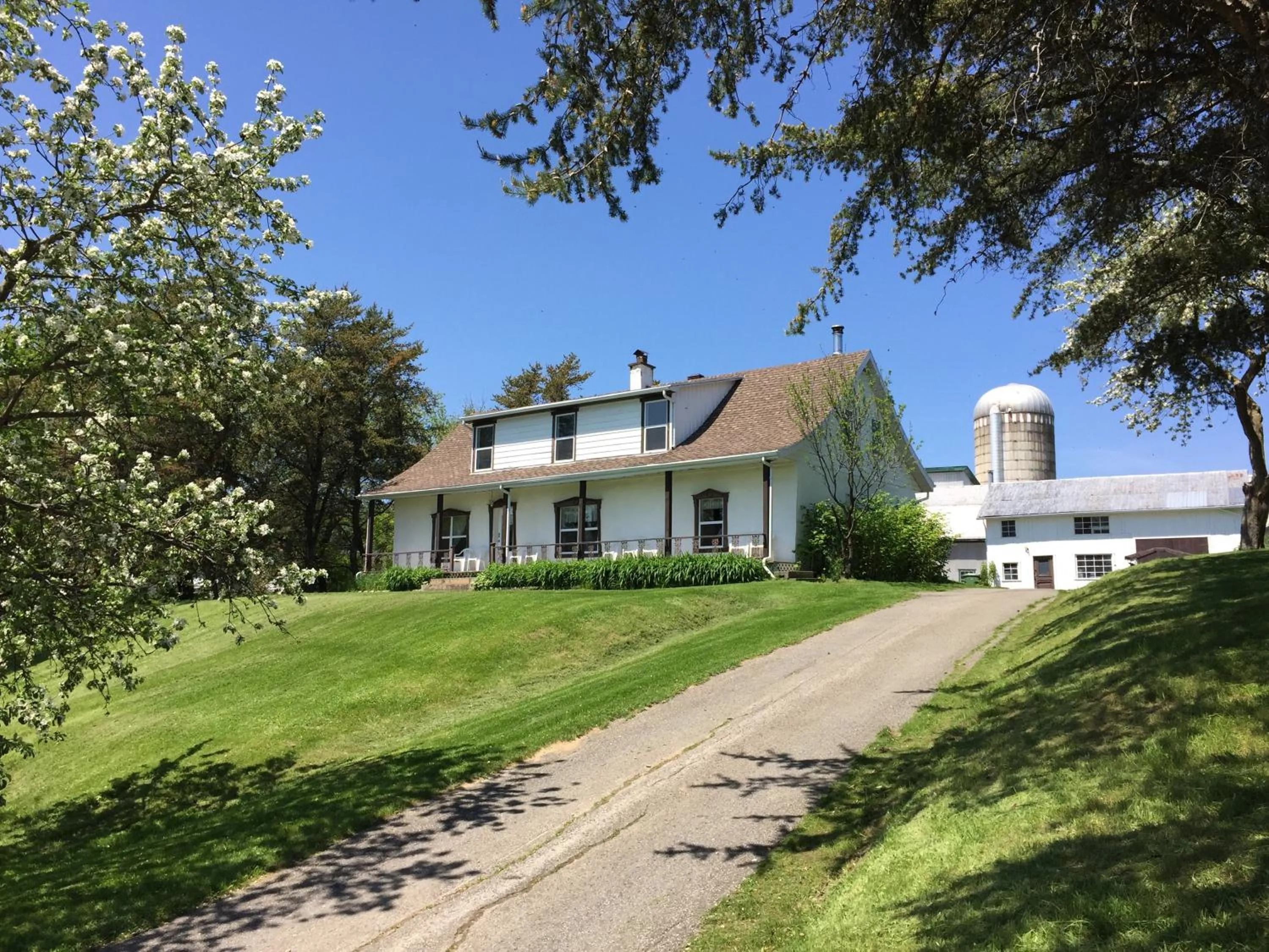 Facade/entrance in Chalets Montmorency Mont-Sainte-Anne