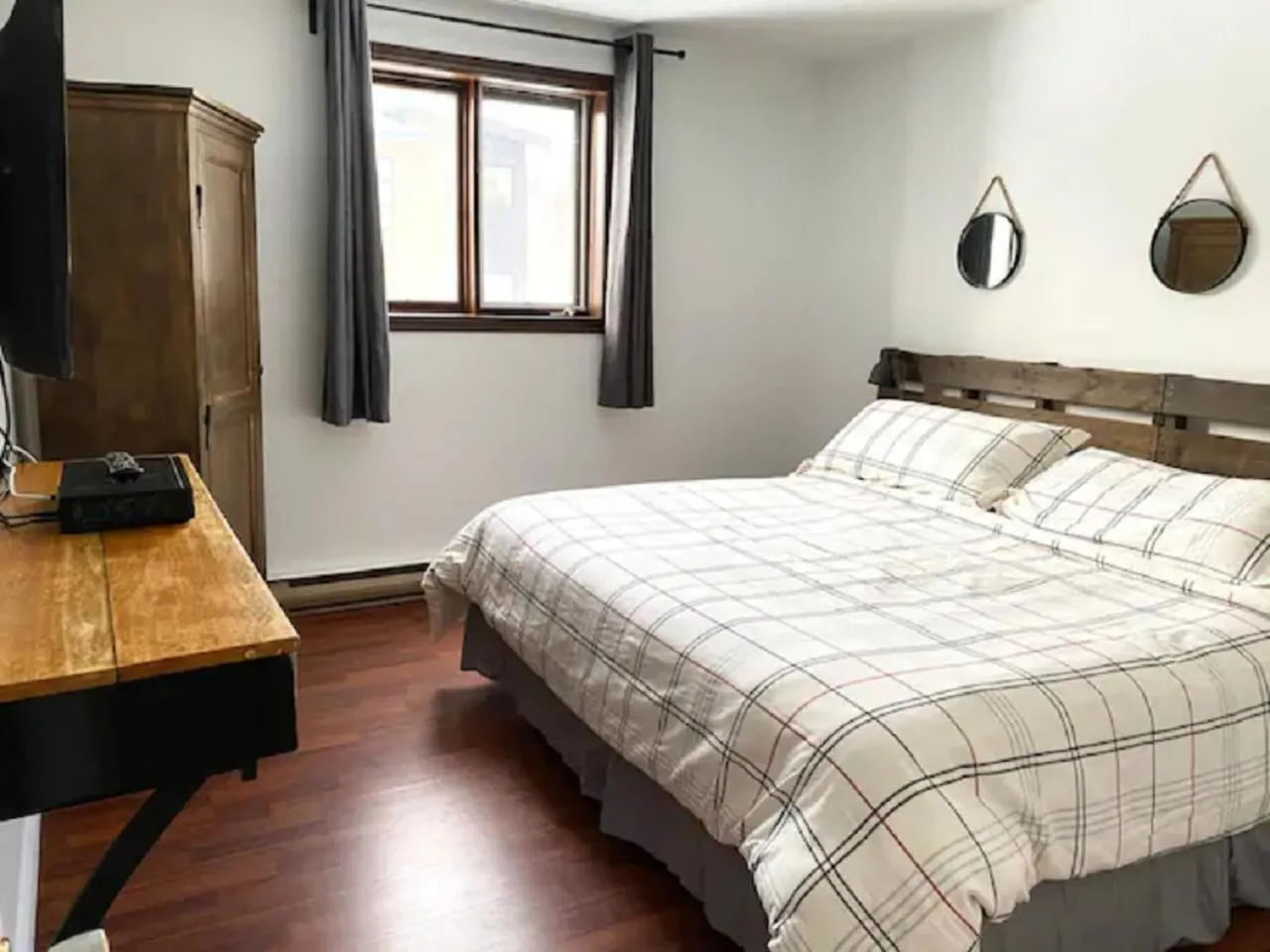 Bedroom, Bed in Chalets Montmorency Mont-Sainte-Anne