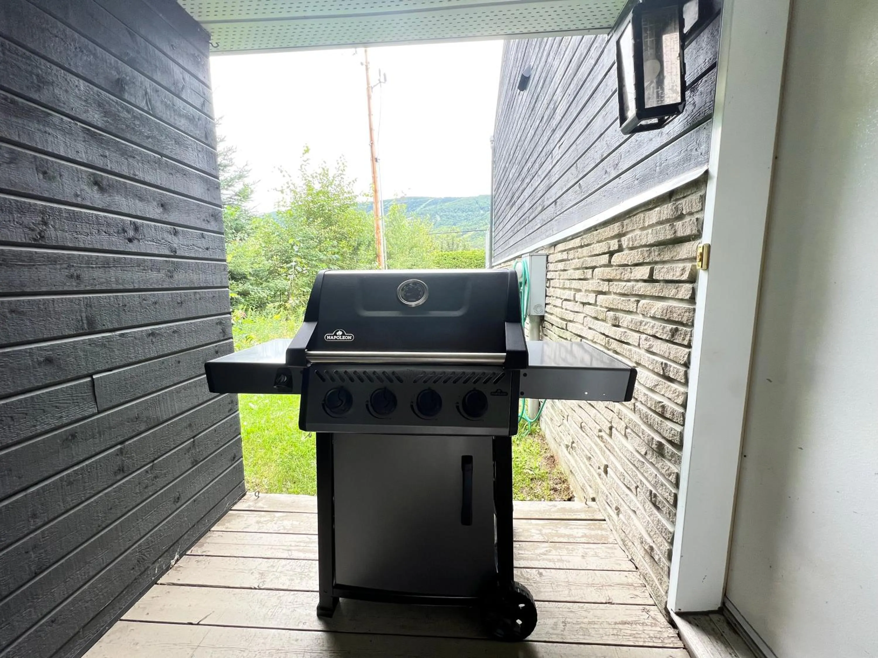 BBQ facilities in Chalets Montmorency Mont-Sainte-Anne