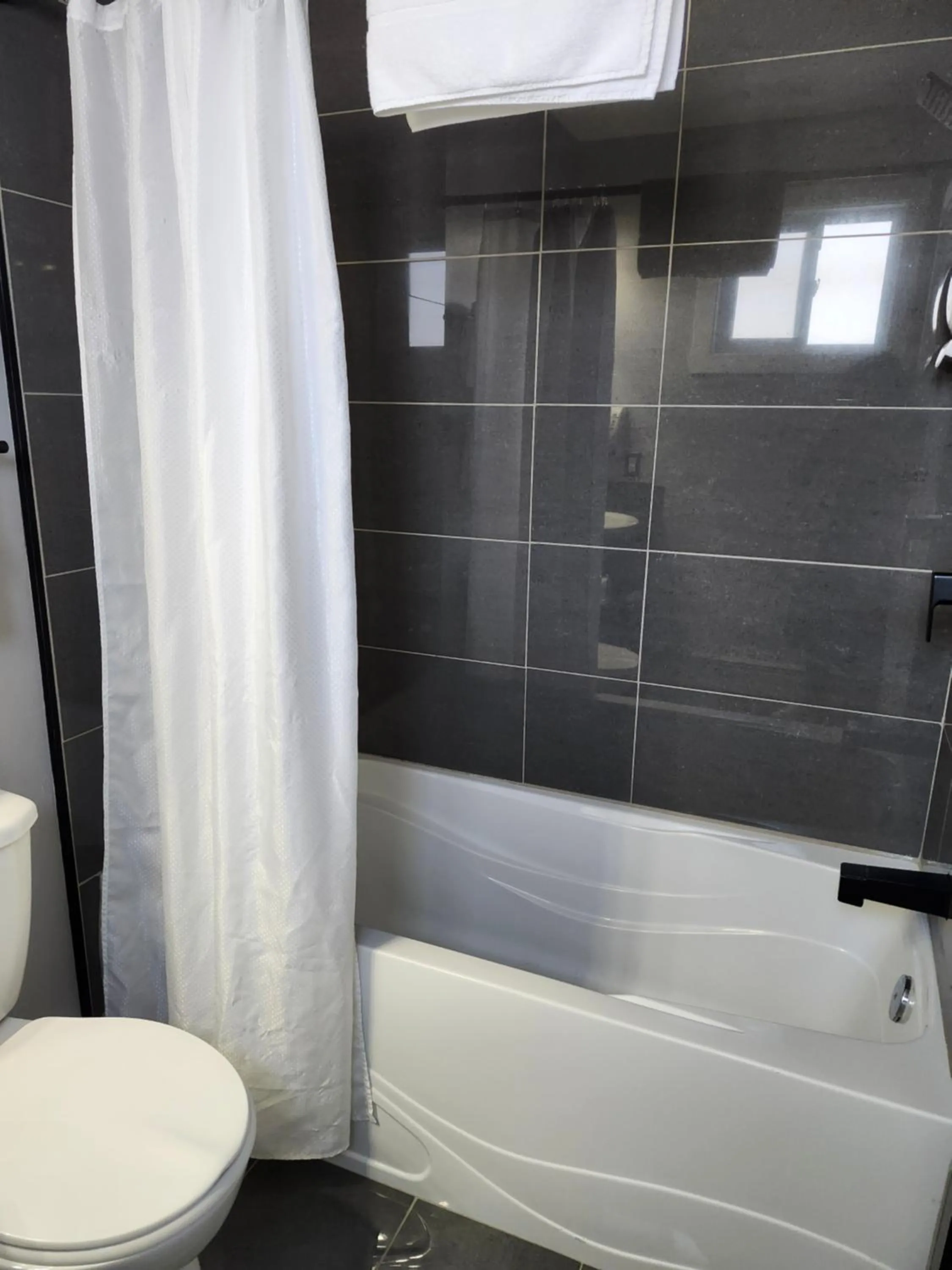 Bath in Motel Rimouski