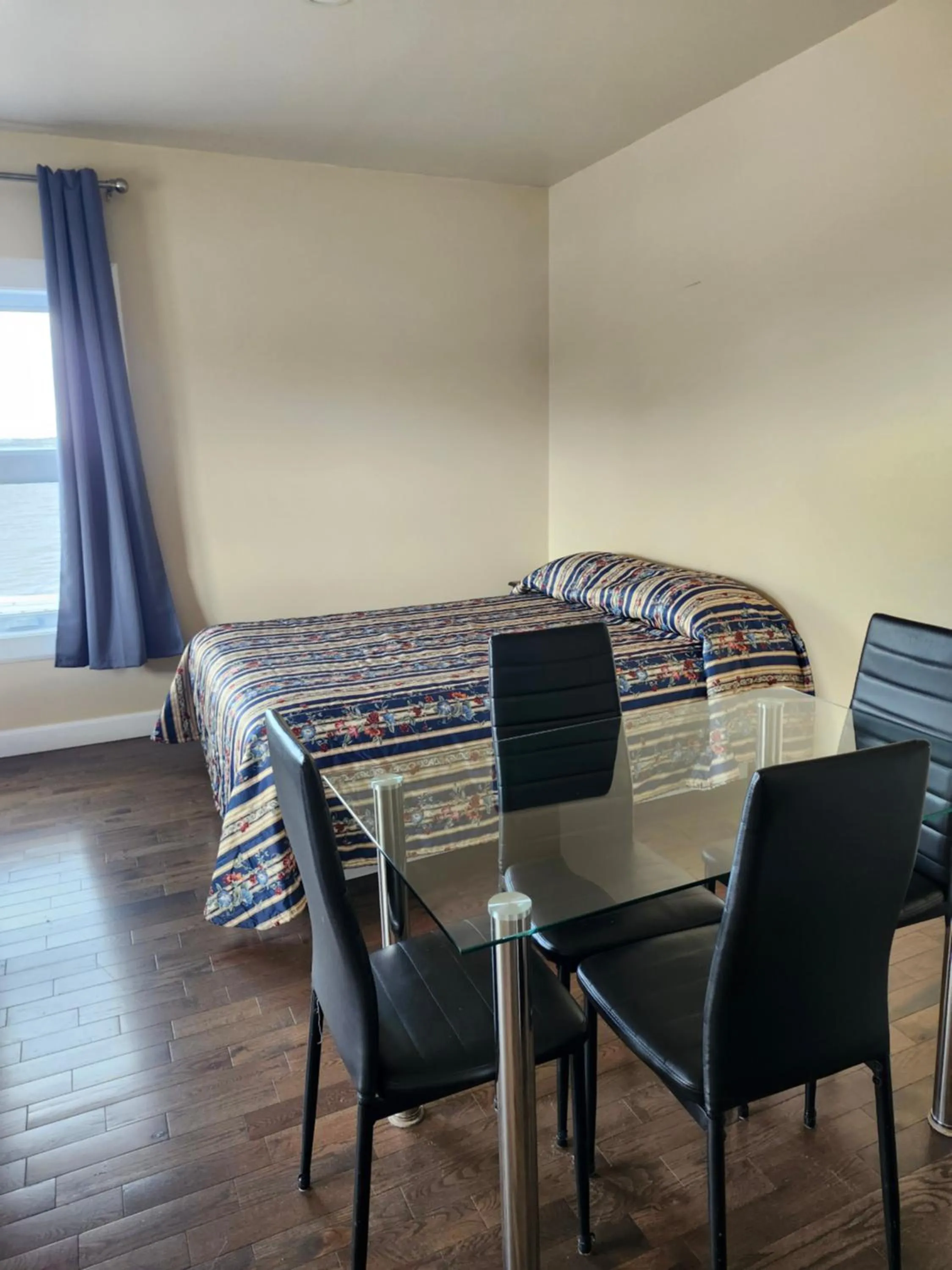 Dining area in Motel Rimouski