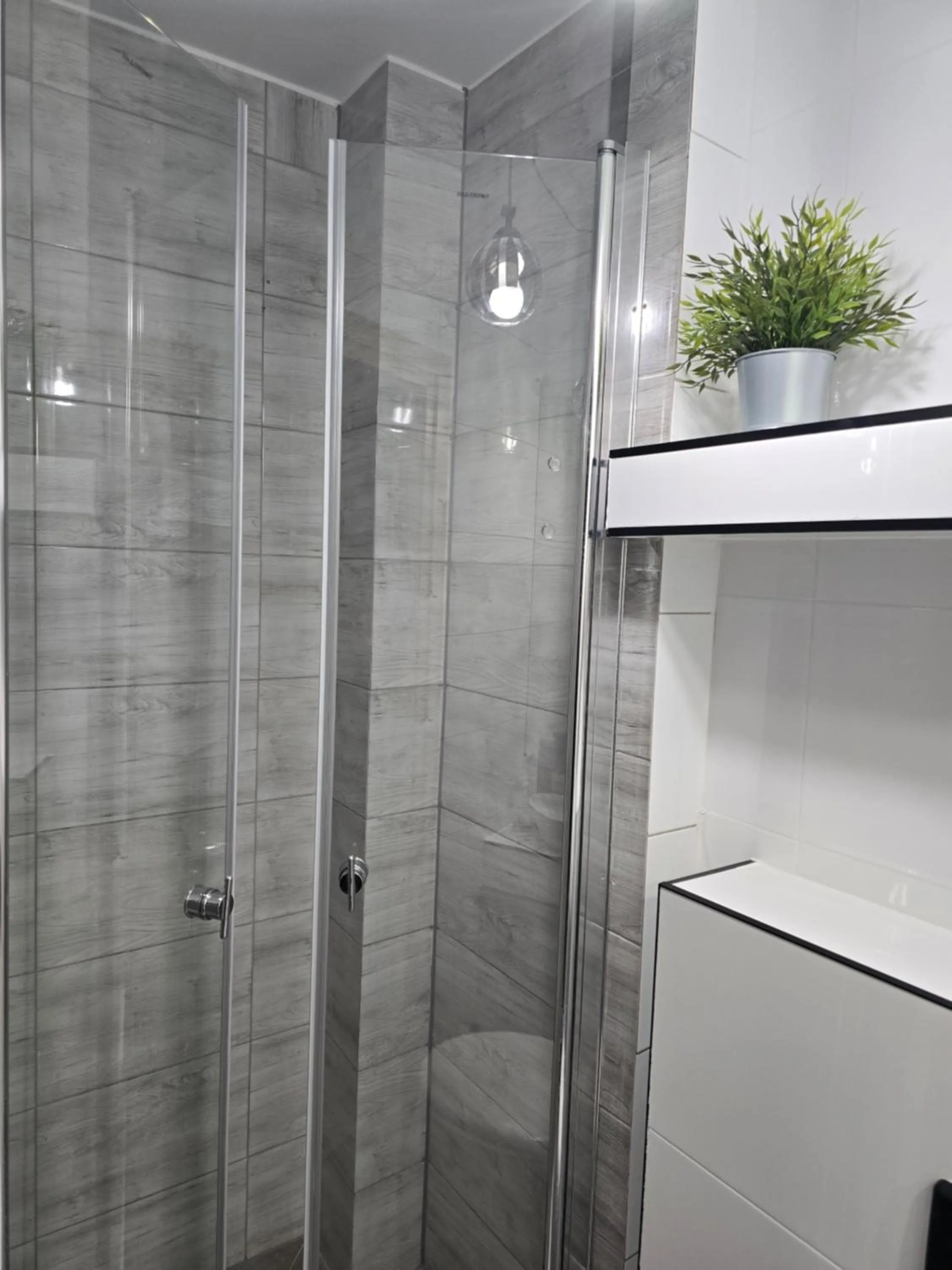 Shower in Eldom-NOCLEGI, Kolejowa 15 Wągrowiec