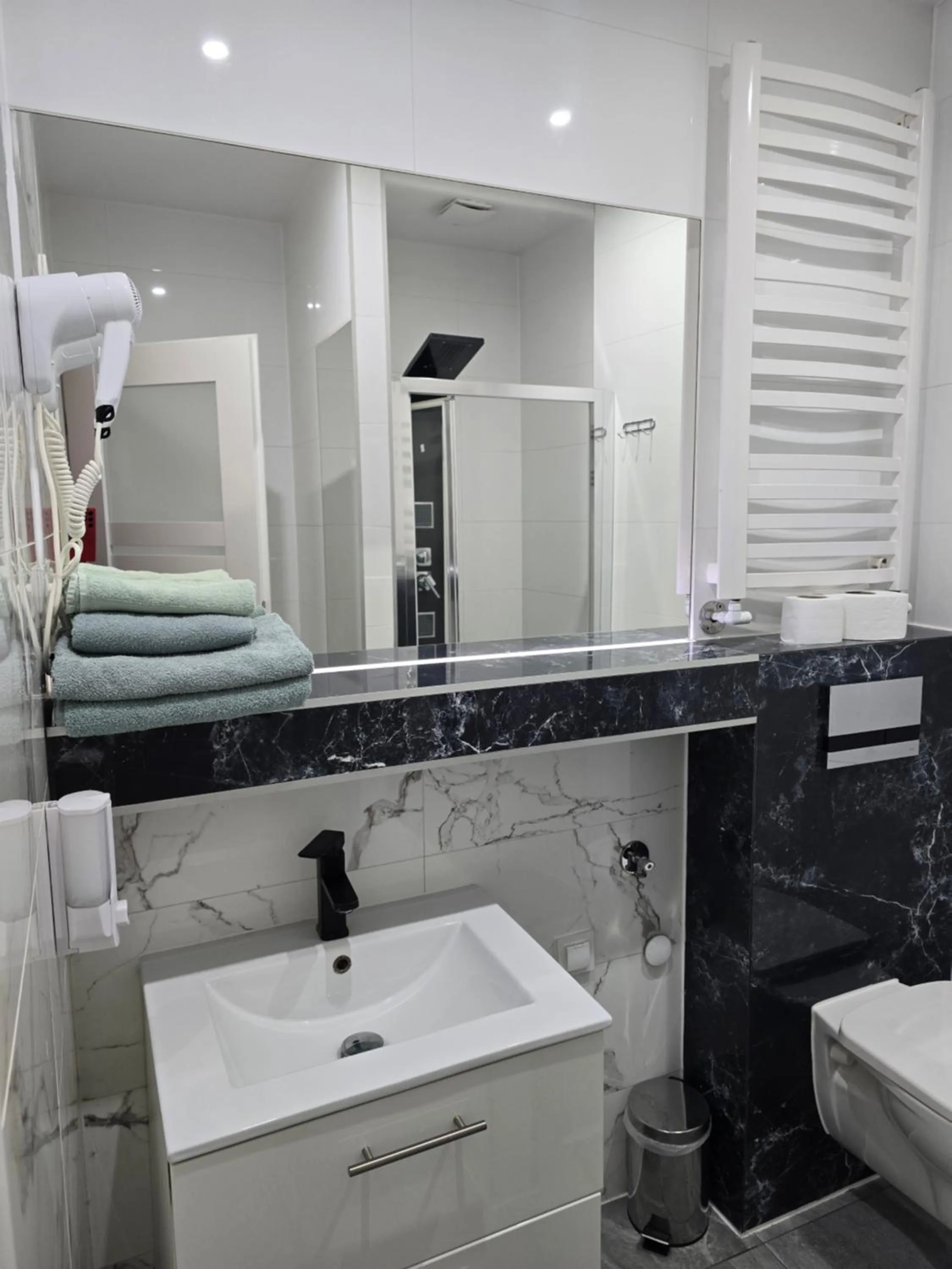 Shower in Eldom-NOCLEGI, Kolejowa 15 Wągrowiec