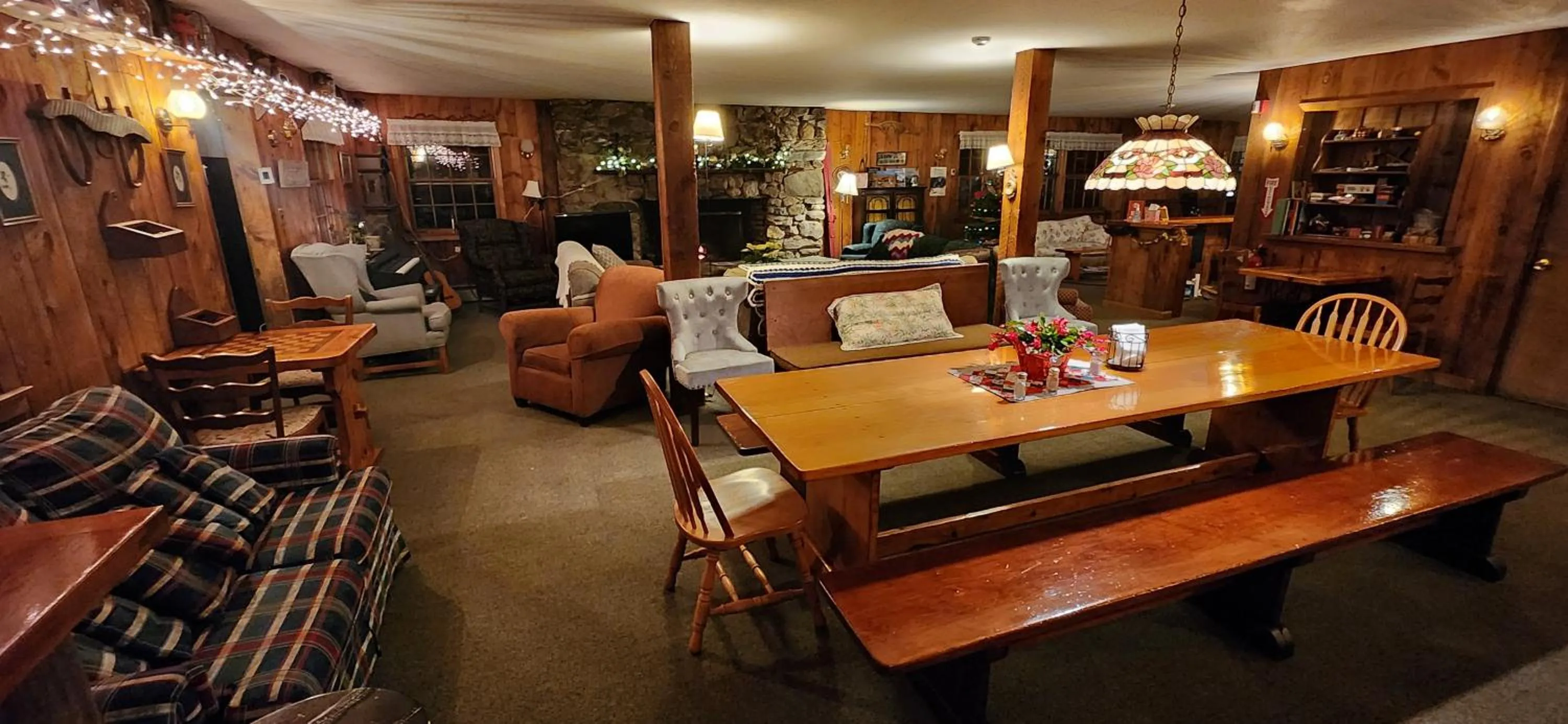 Living room in Turn of River Lodge