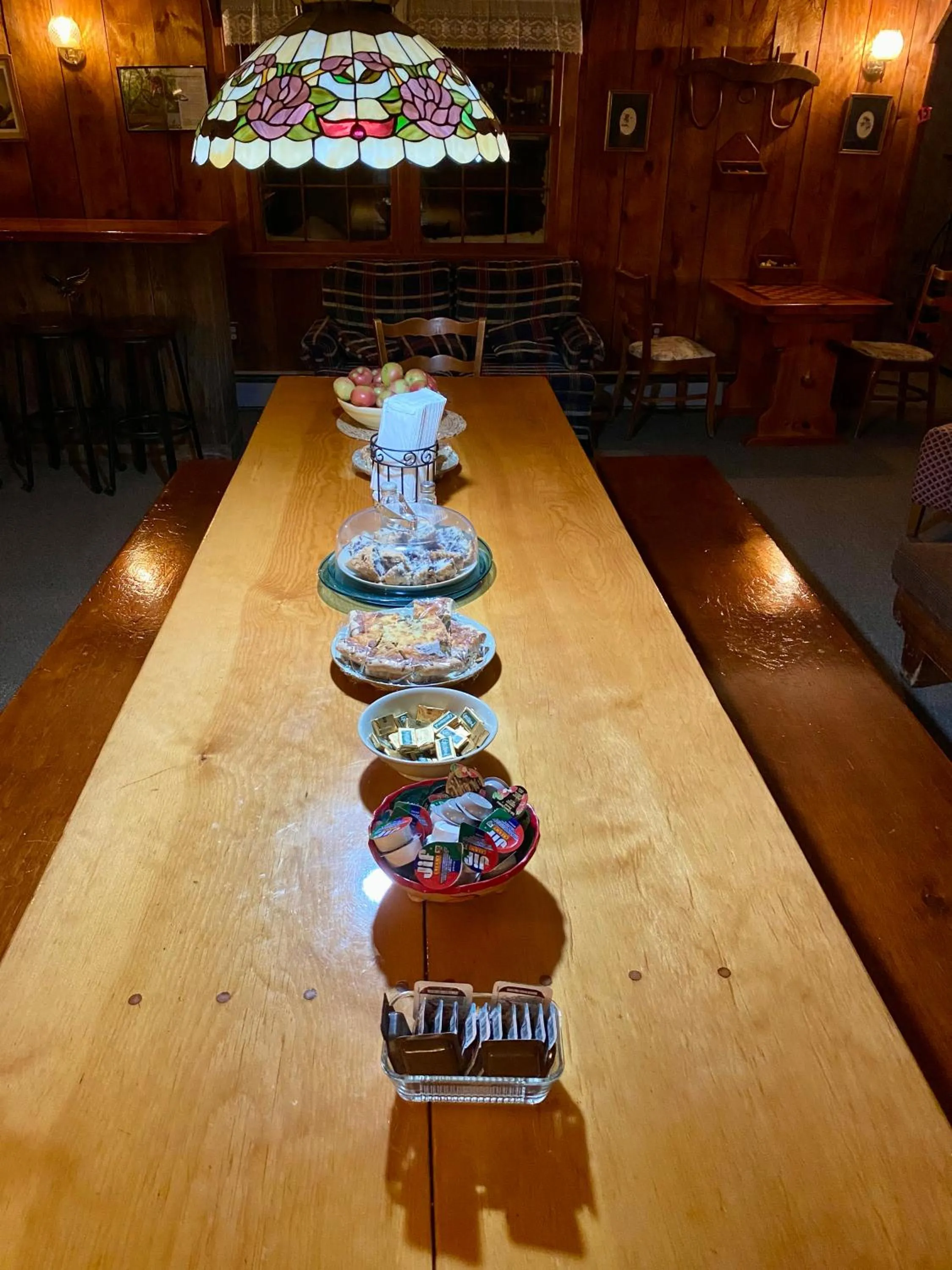 Breakfast in Turn of River Lodge