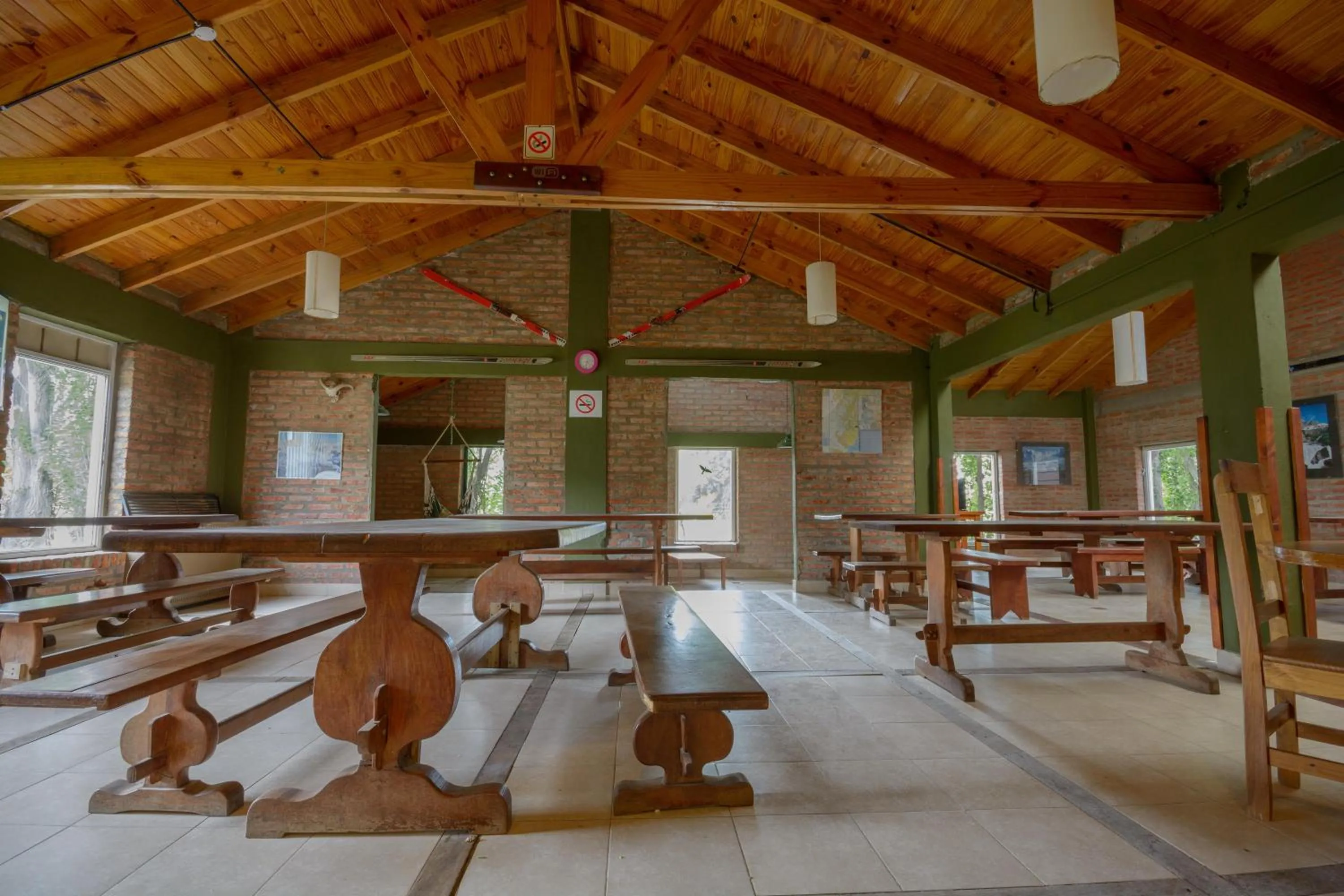 Communal lounge/ TV room in Hostel Los Pioneros