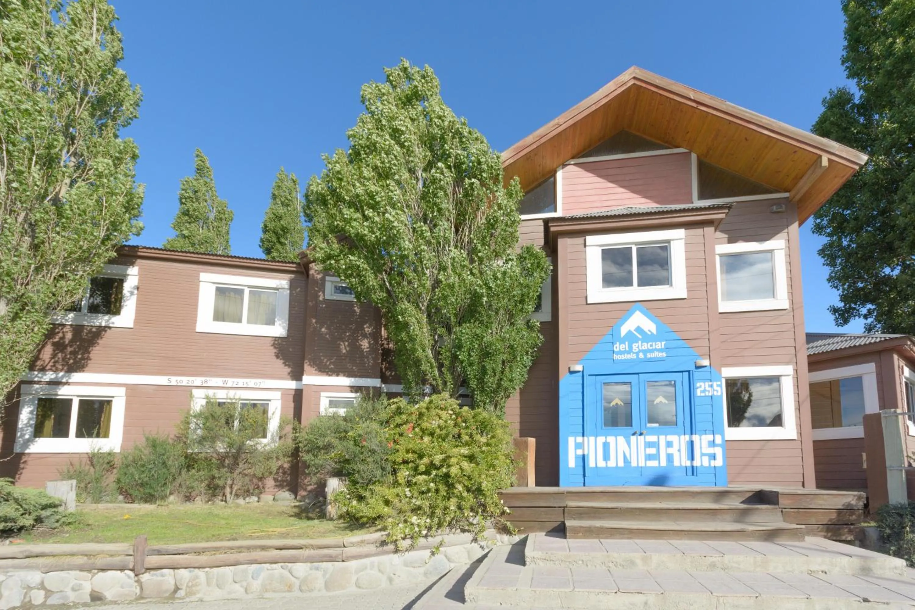 Facade/entrance in Hostel Los Pioneros