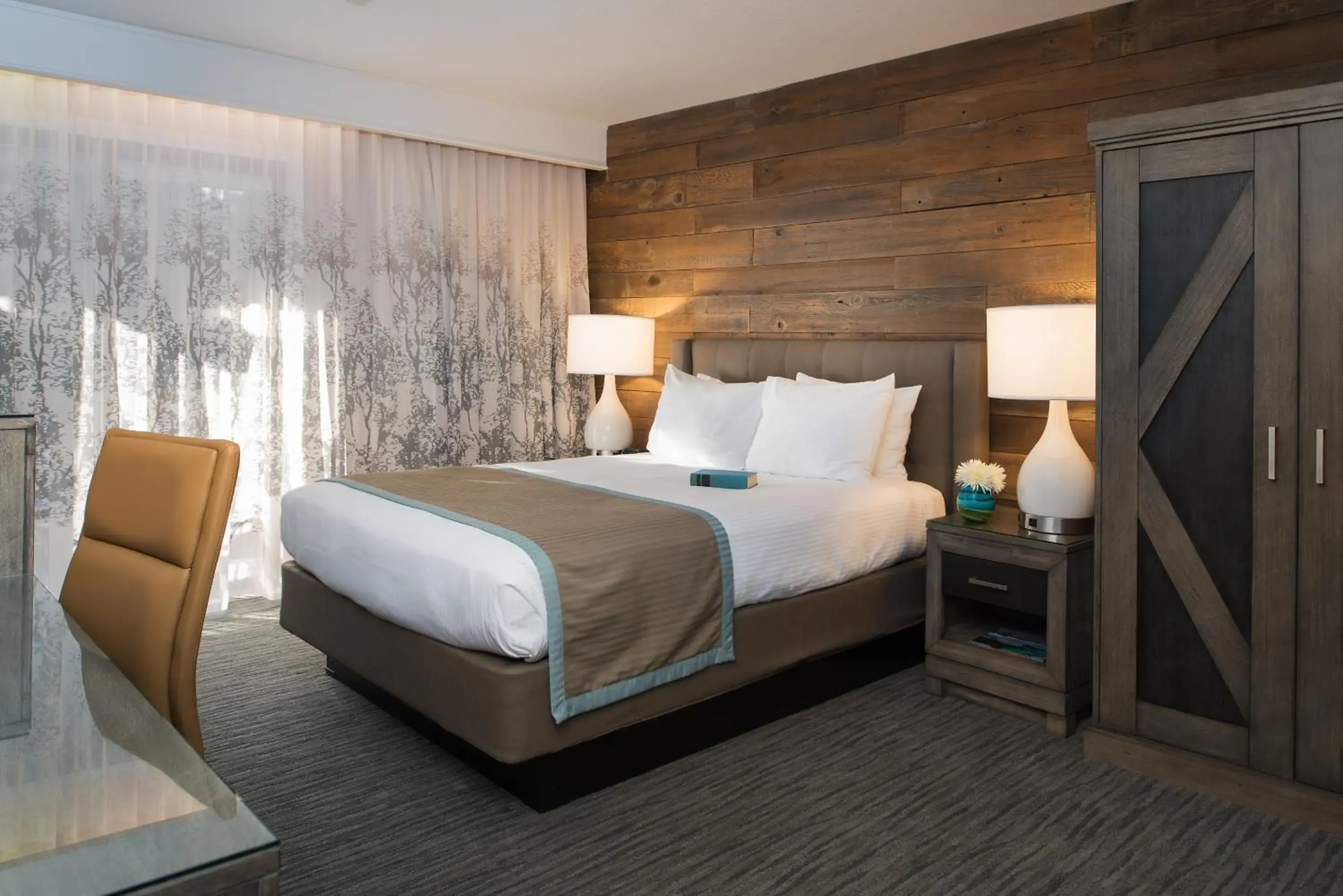 Standard Single Queen (Non-View) in Hotel Azure Standard Single Queen (Non-View) in Hotel Azure