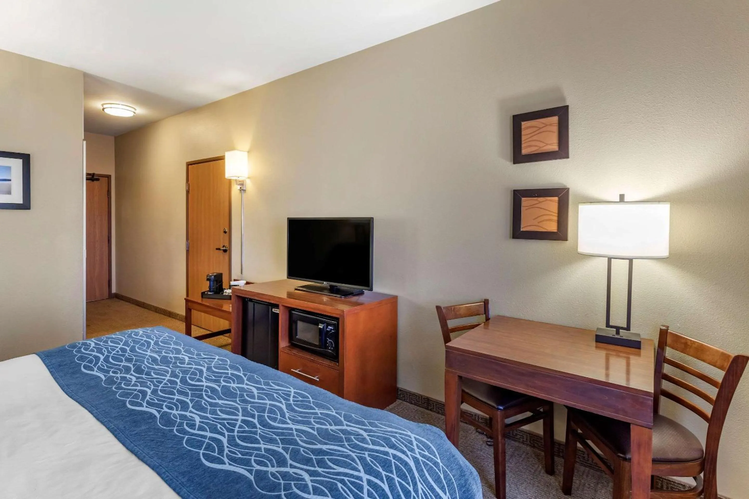 Photo of the whole room, Bed in Comfort Inn Evansville-Casper
