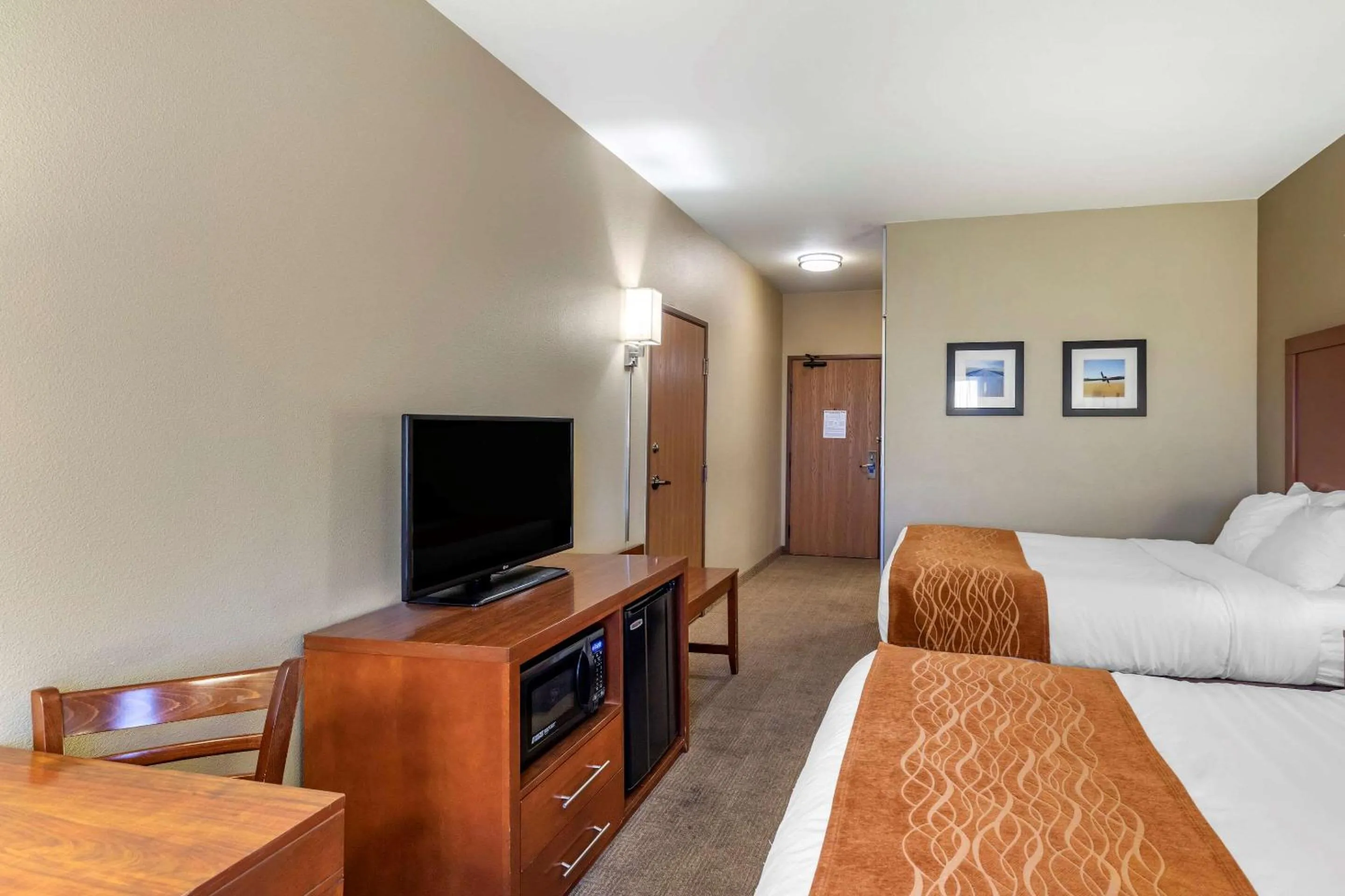 Photo of the whole room, Bed in Comfort Inn Evansville-Casper