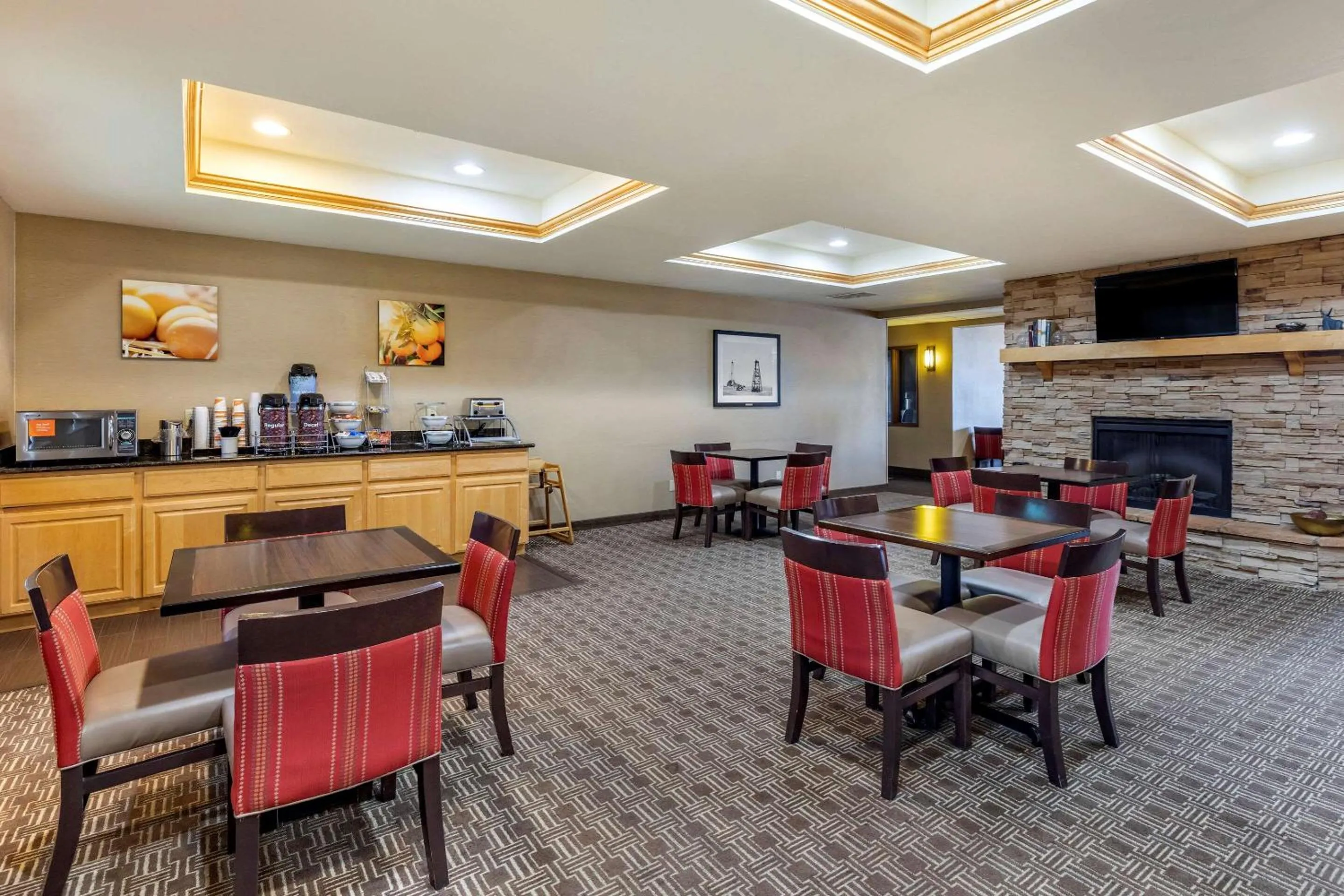 Restaurant/places to eat in Comfort Inn Evansville-Casper