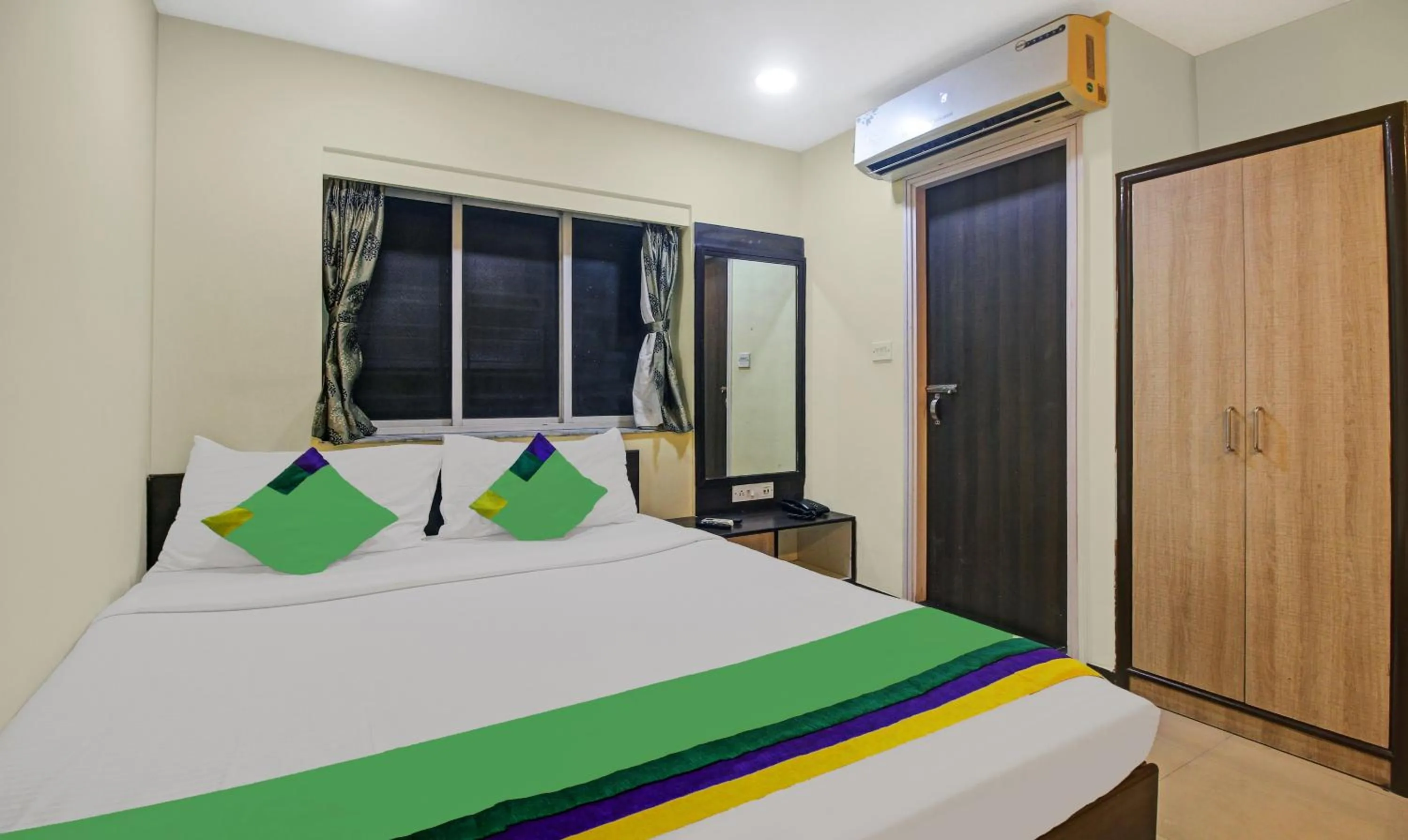 Bedroom, Bed in Treebo Naman'S Inn Near Kalighat Mandir