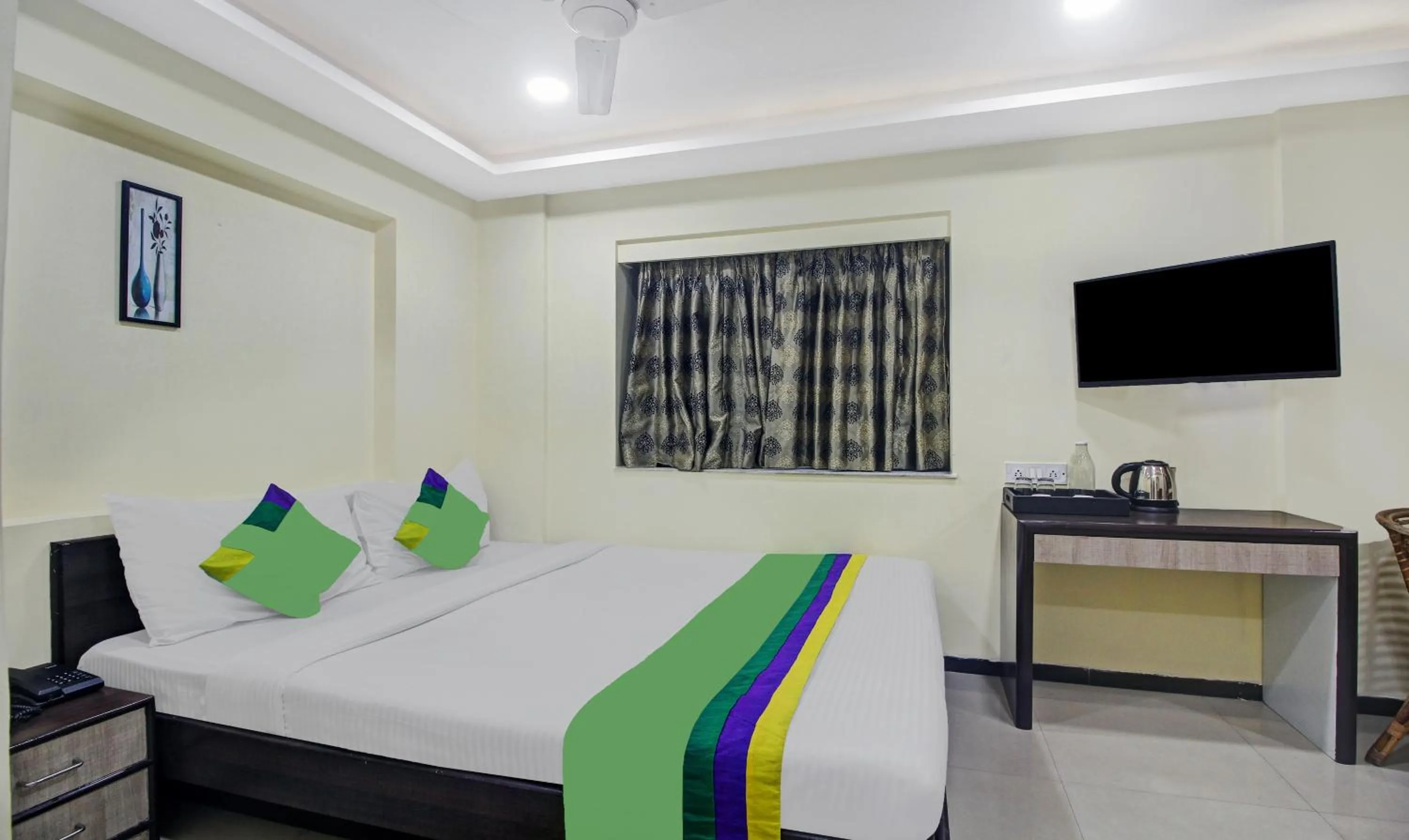 Photo of the whole room, Bed in Treebo Naman'S Inn Near Kalighat Mandir