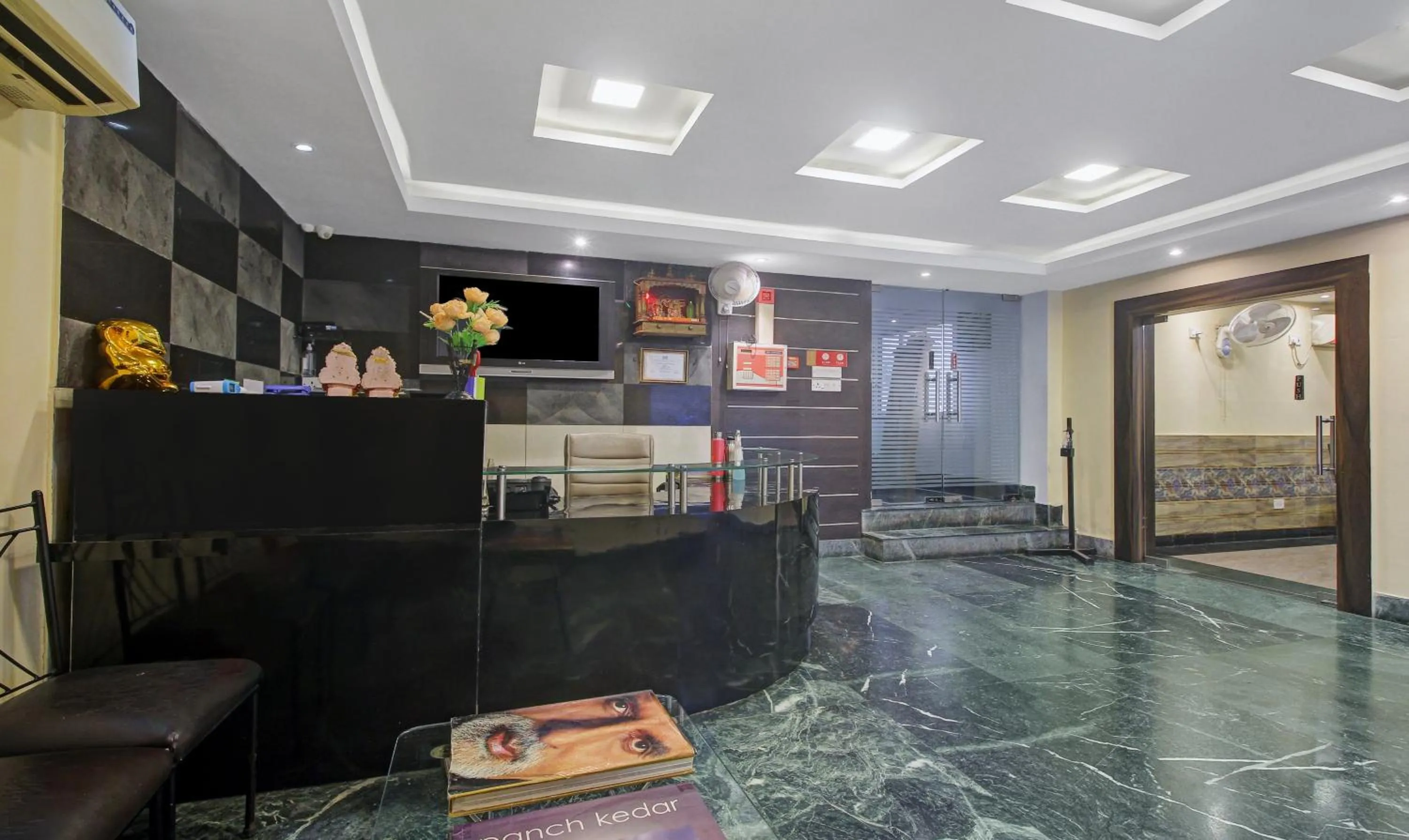 Lobby or reception in Treebo Naman'S Inn Near Kalighat Mandir