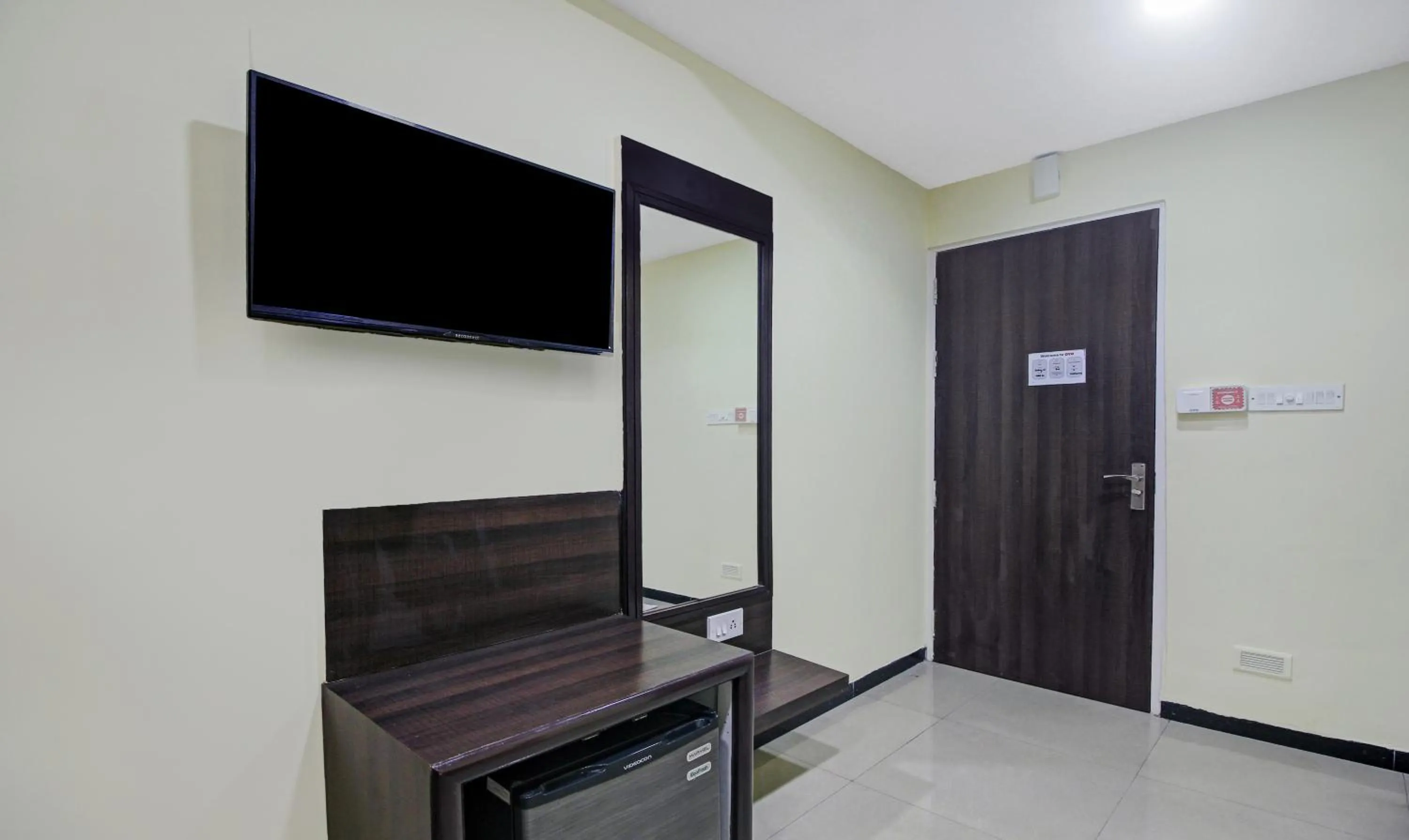 TV and multimedia in Treebo Naman'S Inn Near Kalighat Mandir