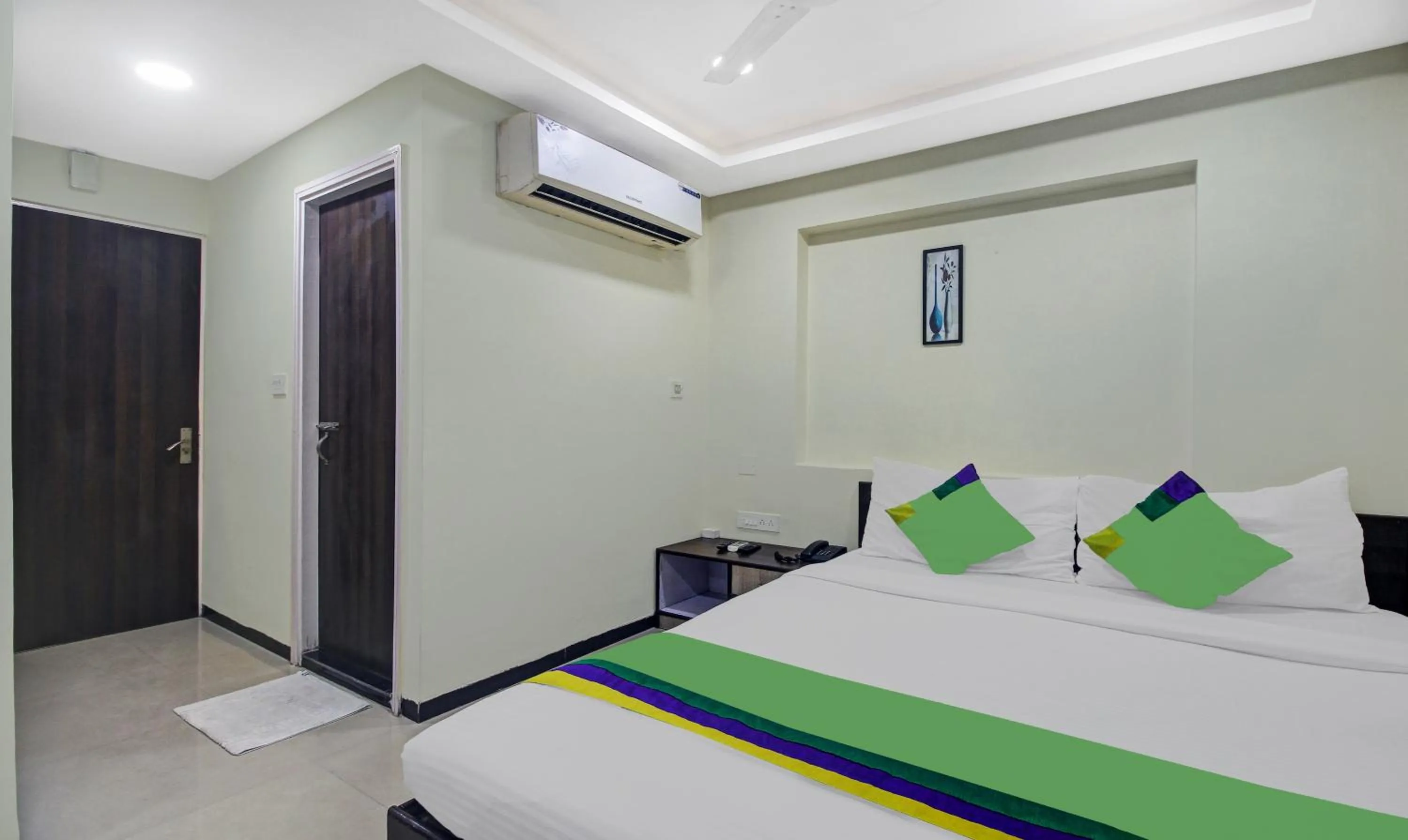 Bedroom, Bed in Treebo Naman'S Inn Near Kalighat Mandir