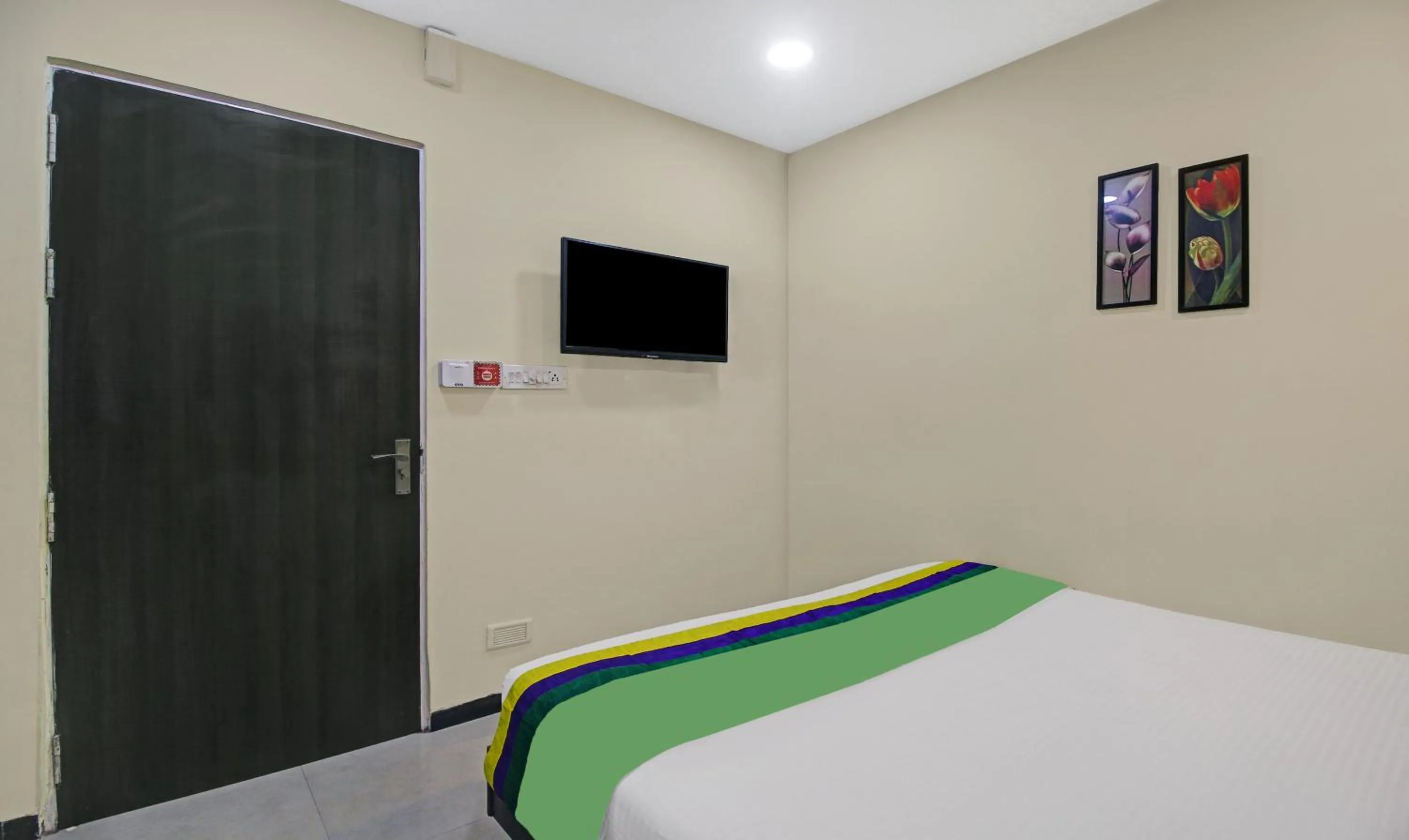 Bedroom, Bed in Treebo Naman'S Inn Near Kalighat Mandir