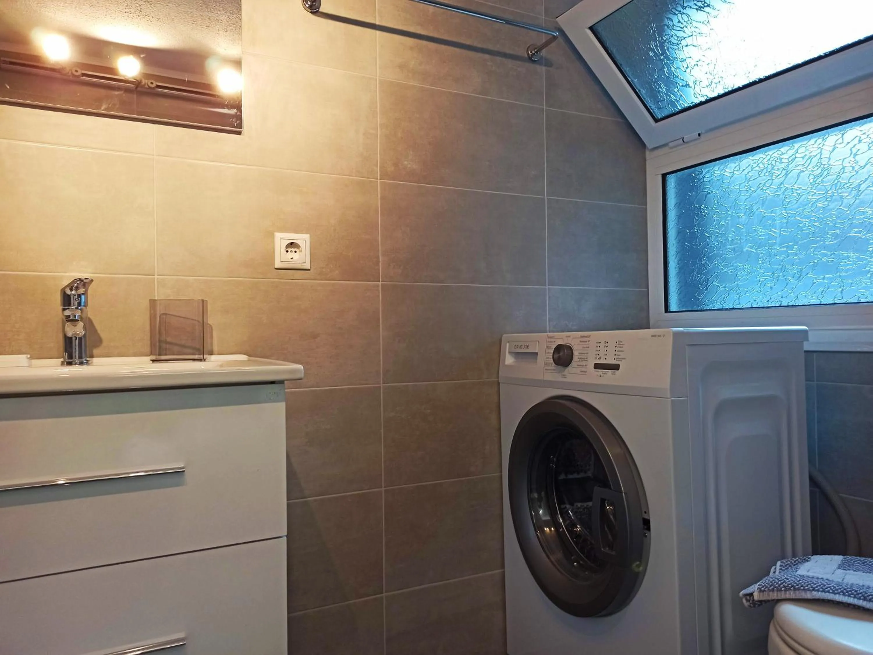 Data Chios Center semi basement