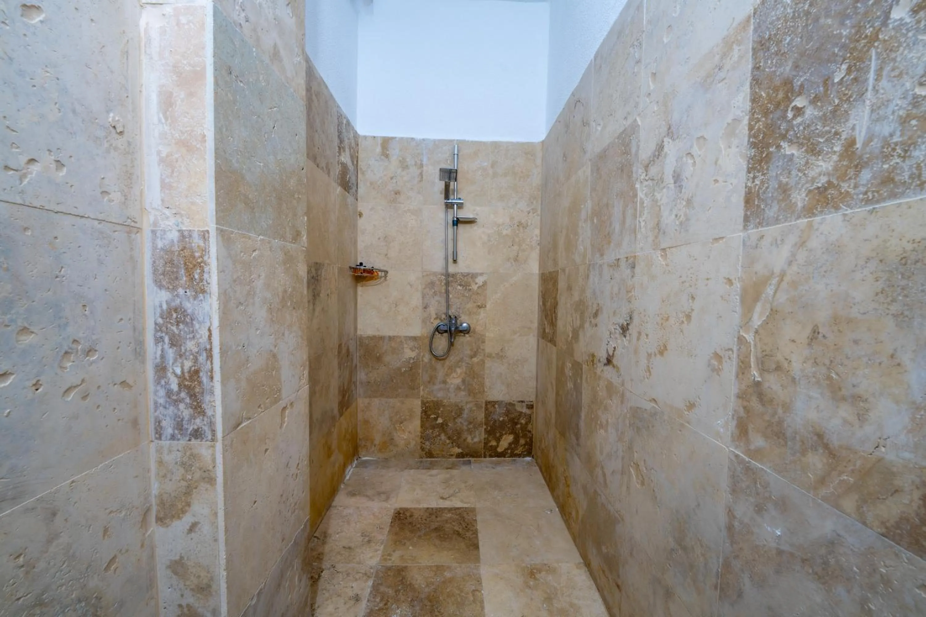 Shower in hotels crazy horse