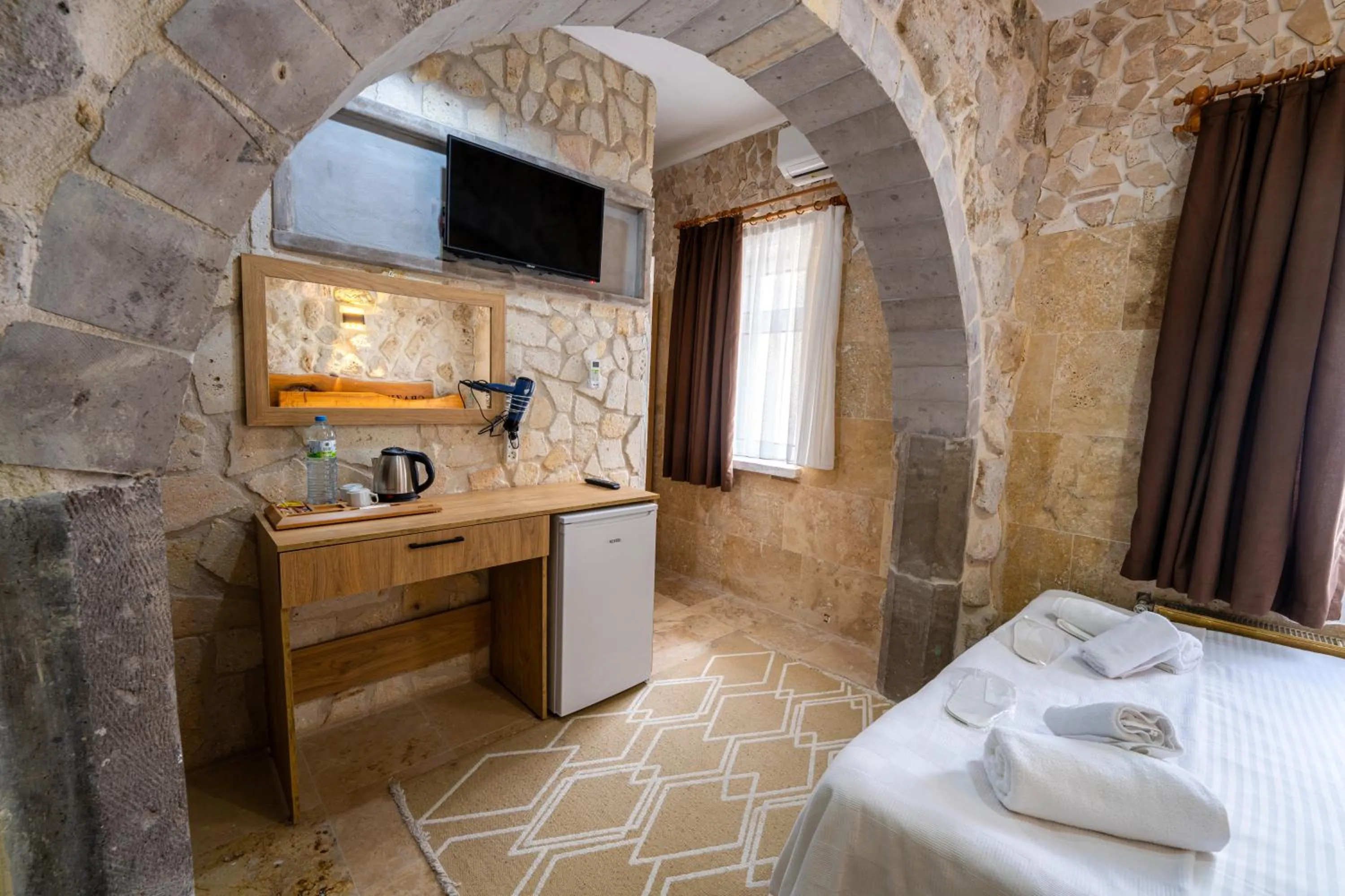 Shower, Bed in hotels crazy horse