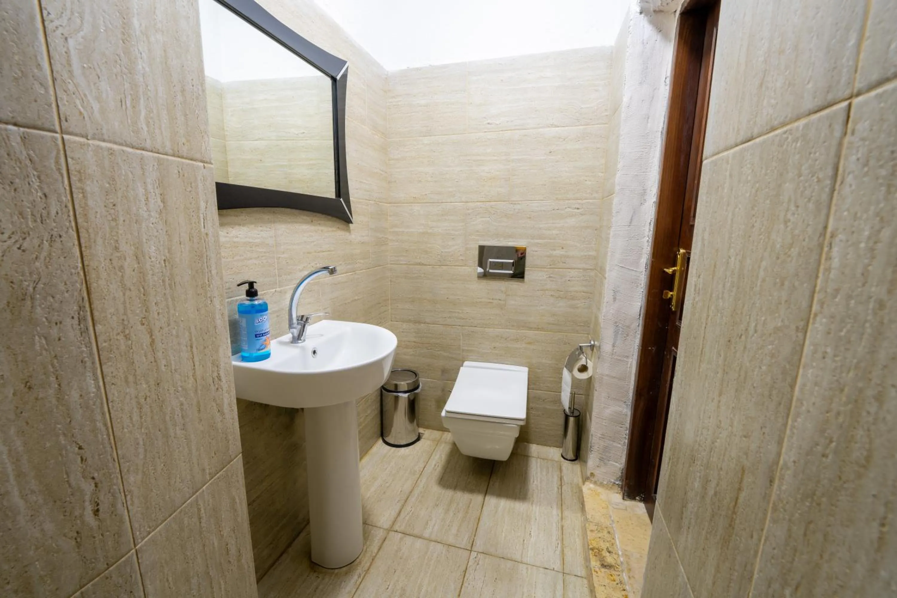 Shower in hotels crazy horse