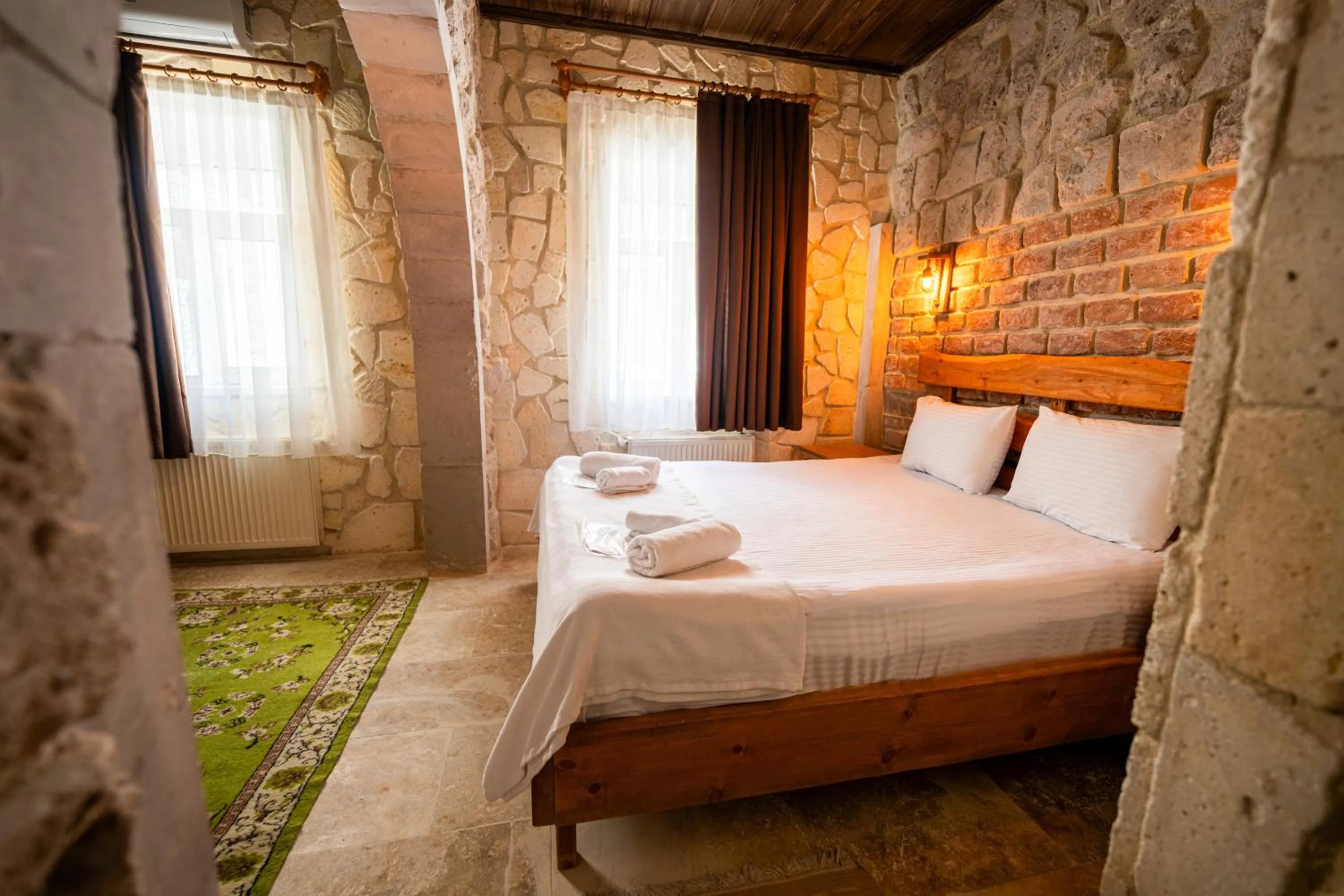 Shower, Bed in hotels crazy horse