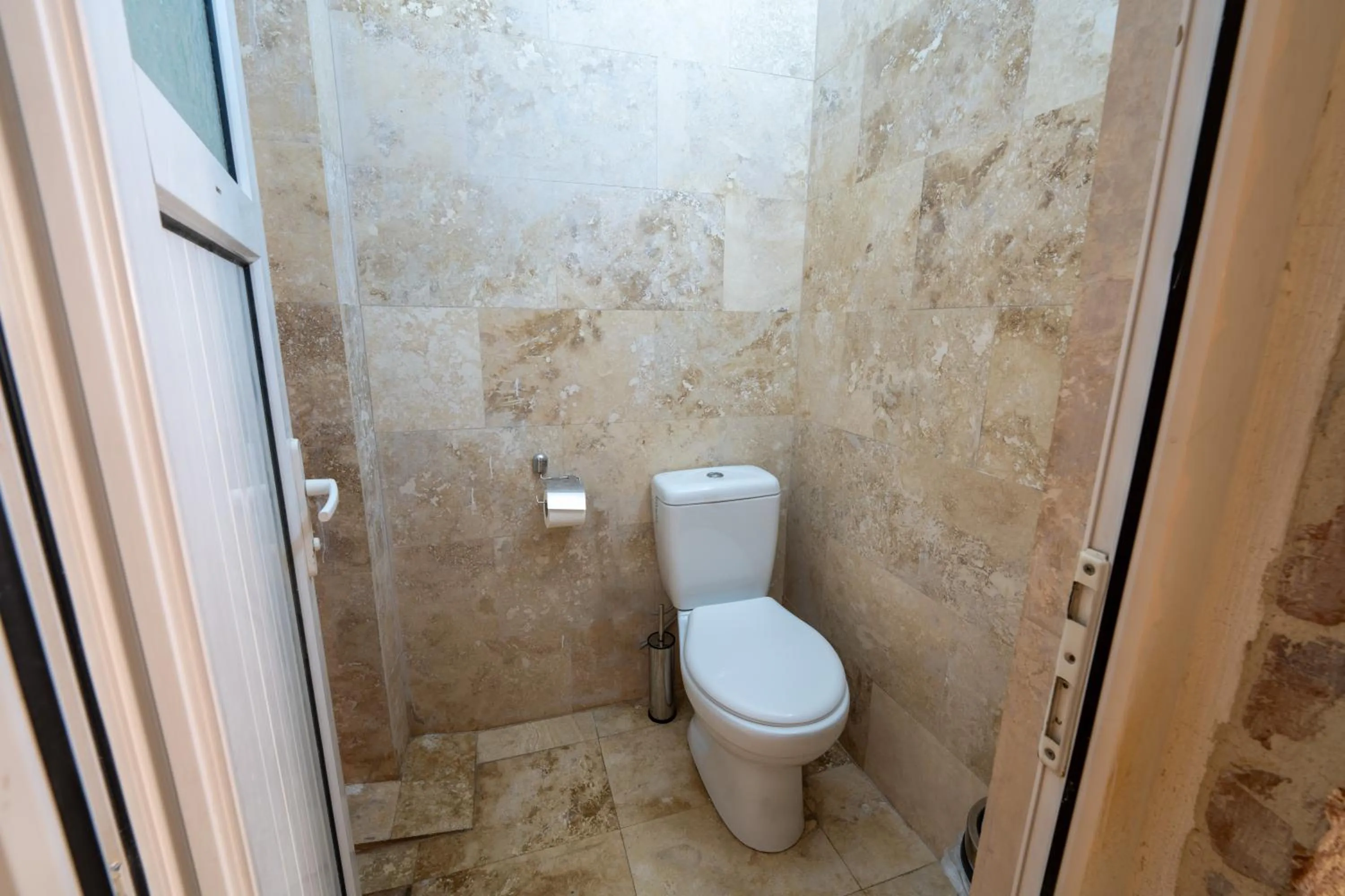 Shower in hotels crazy horse