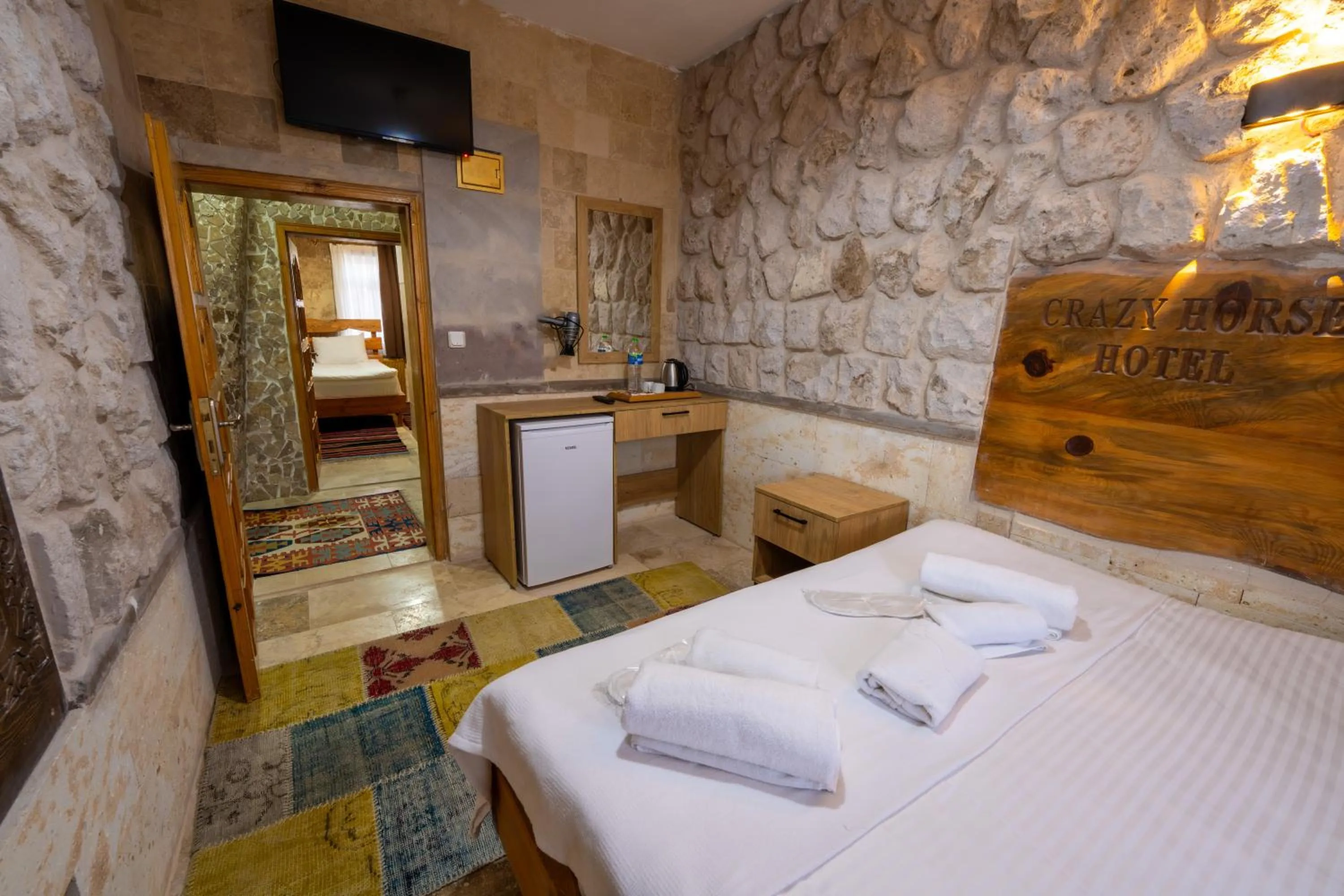 Shower, Bed in hotels crazy horse