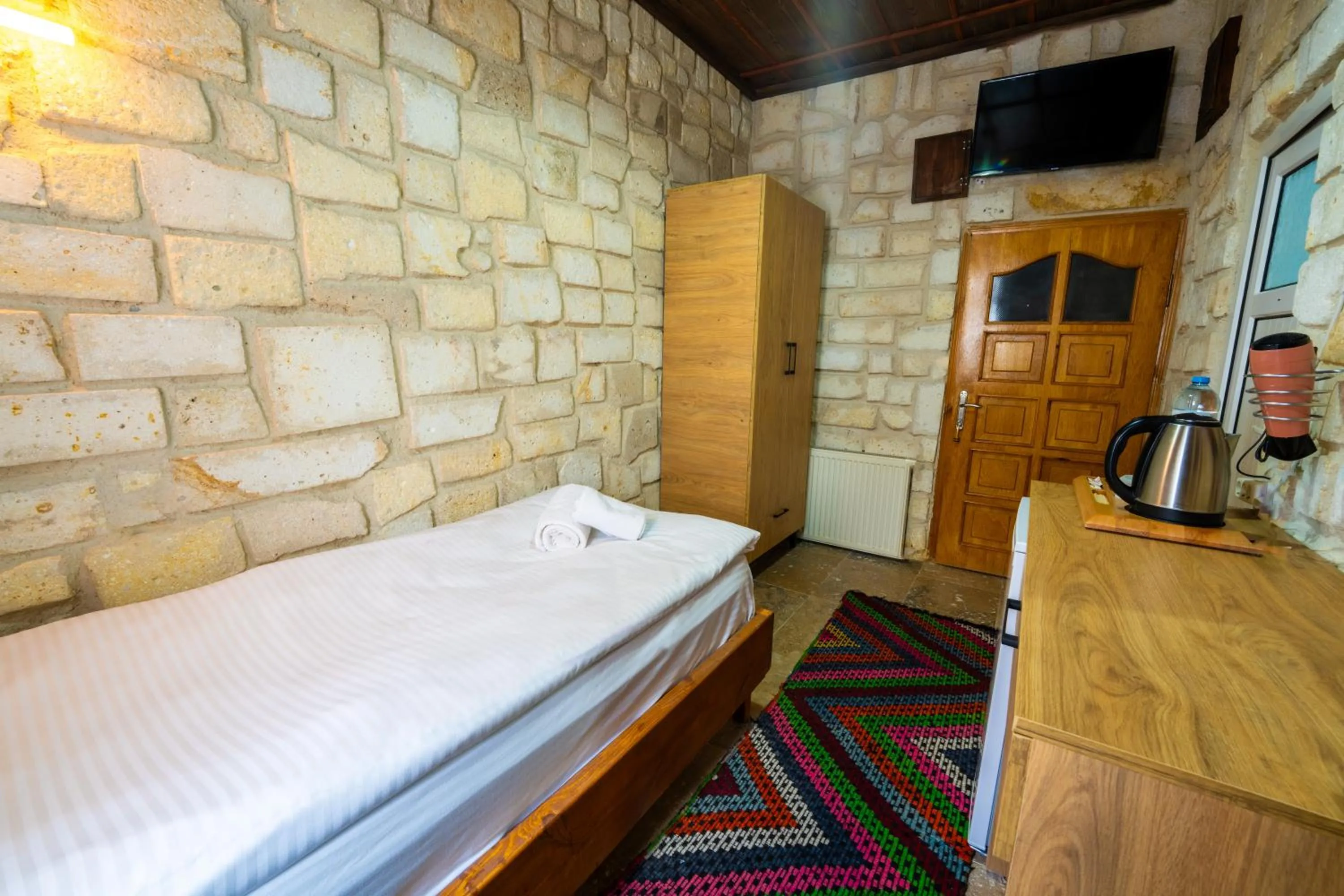 Shower, Bed in hotels crazy horse