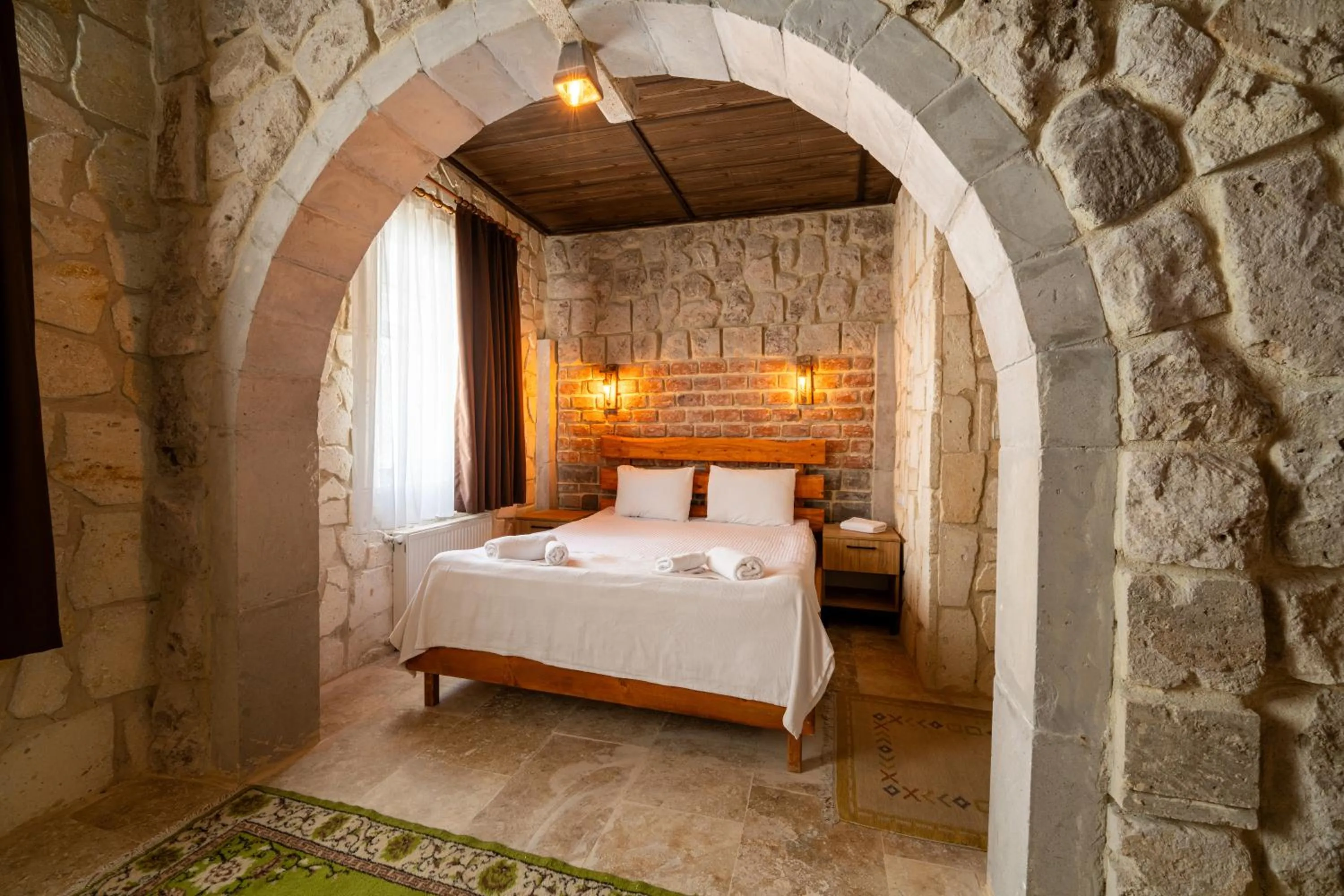 Shower, Bed in hotels crazy horse