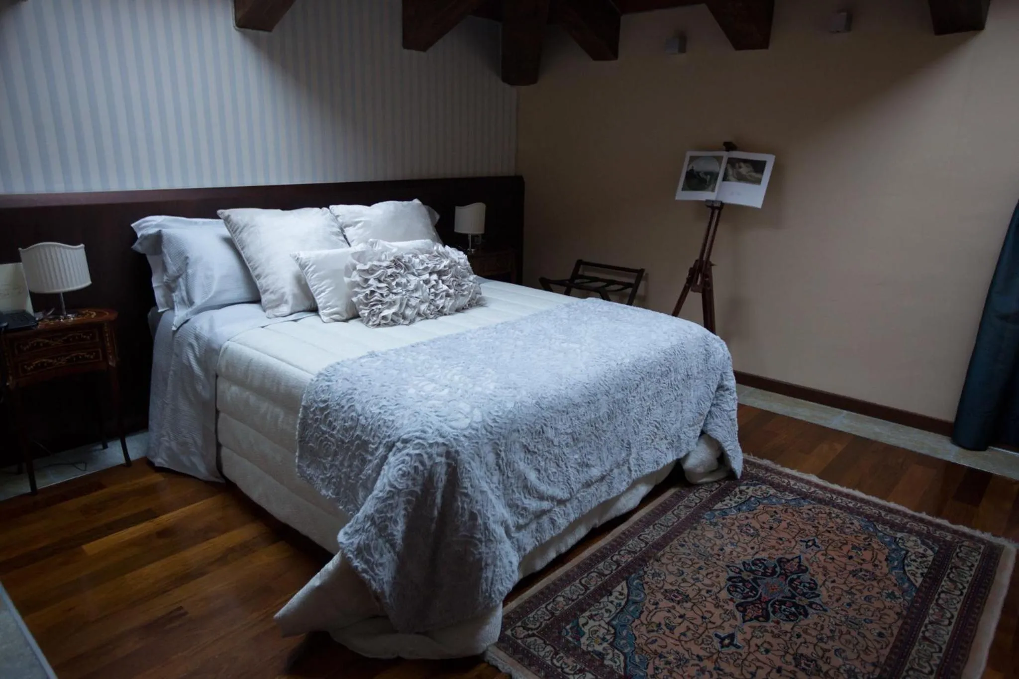 Bed in Hotel Dei Pittori