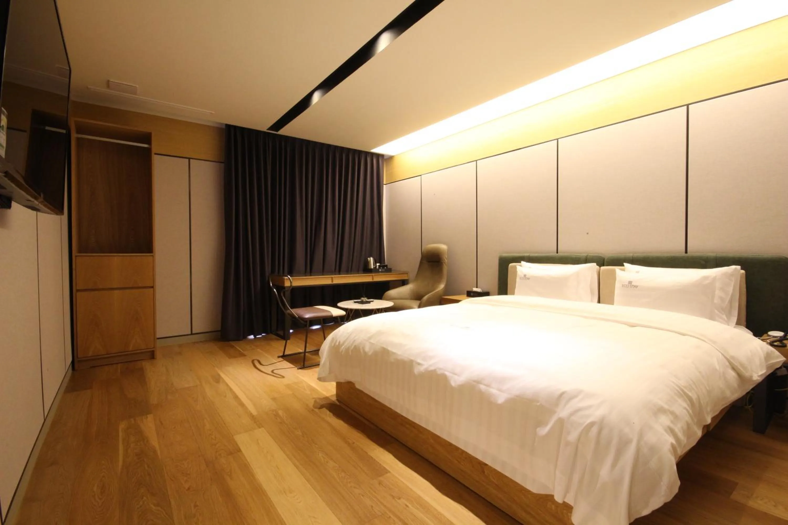 Bedroom, Bed in Hotel Eco stay