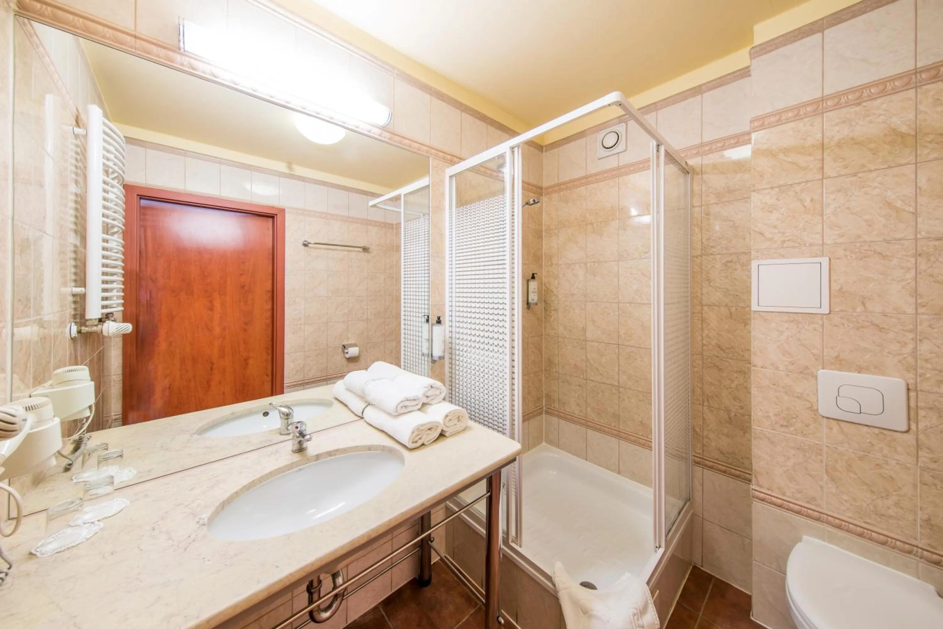 Shower in Hotel Europejski Wrocław Centrum