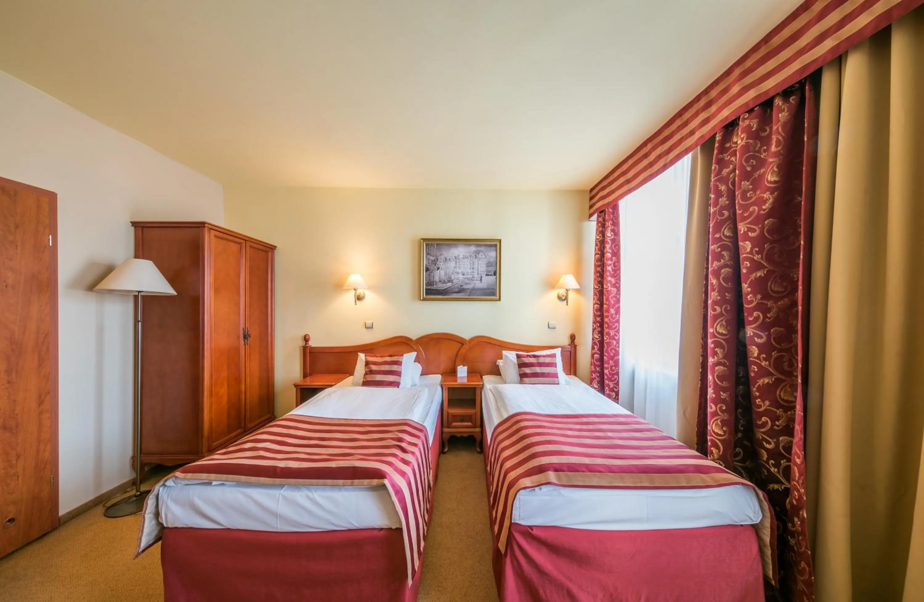 Bed in Hotel Europejski Wrocław Centrum