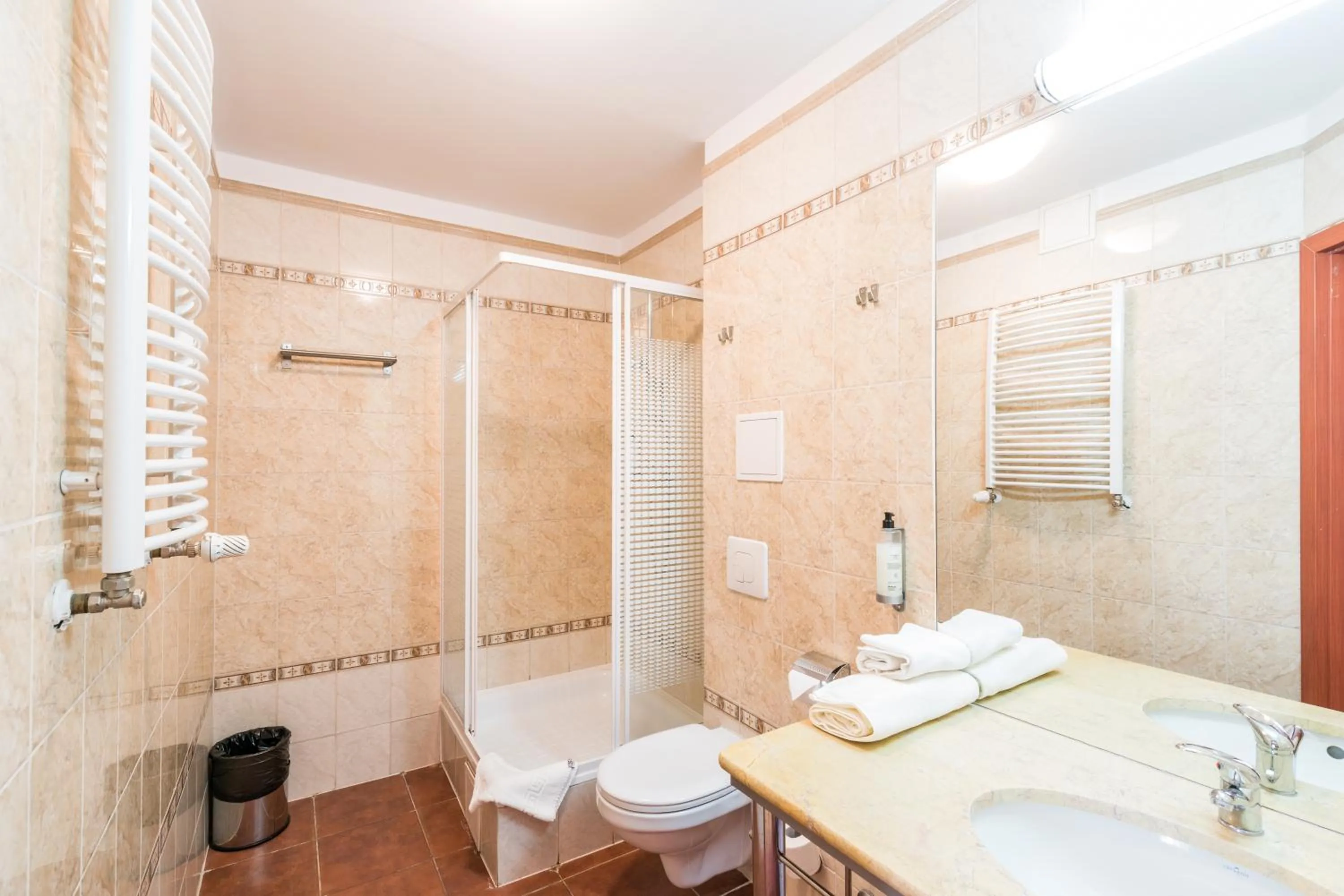 Shower in Hotel Europejski Wrocław Centrum