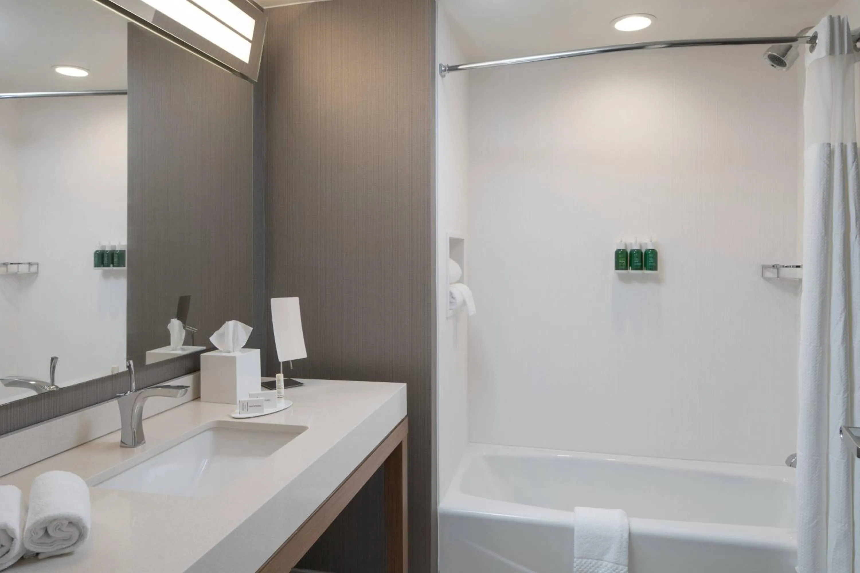 Bathroom in Courtyard by Marriott Lafayette South