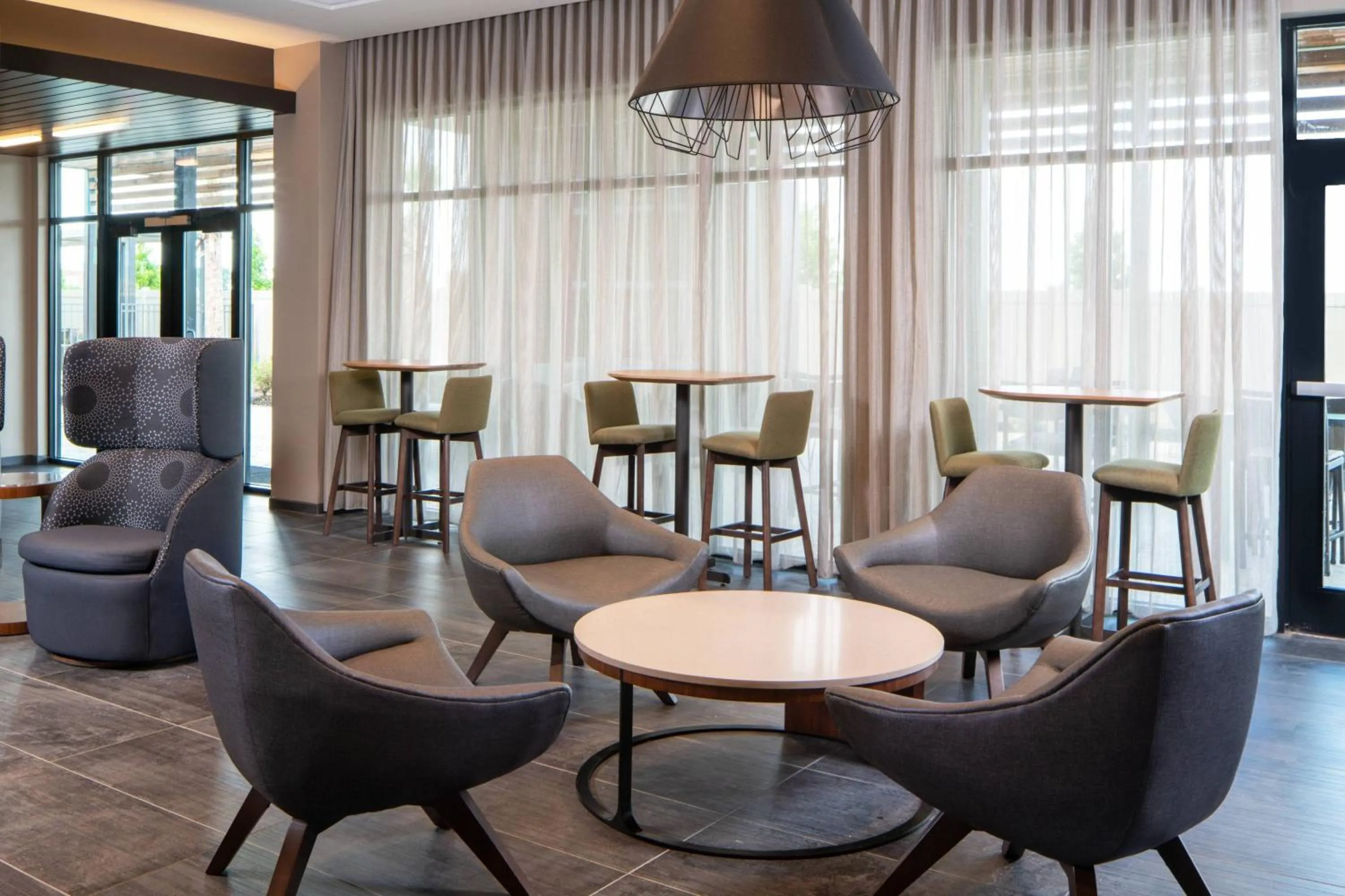 Restaurant/places to eat in Courtyard by Marriott Lafayette South