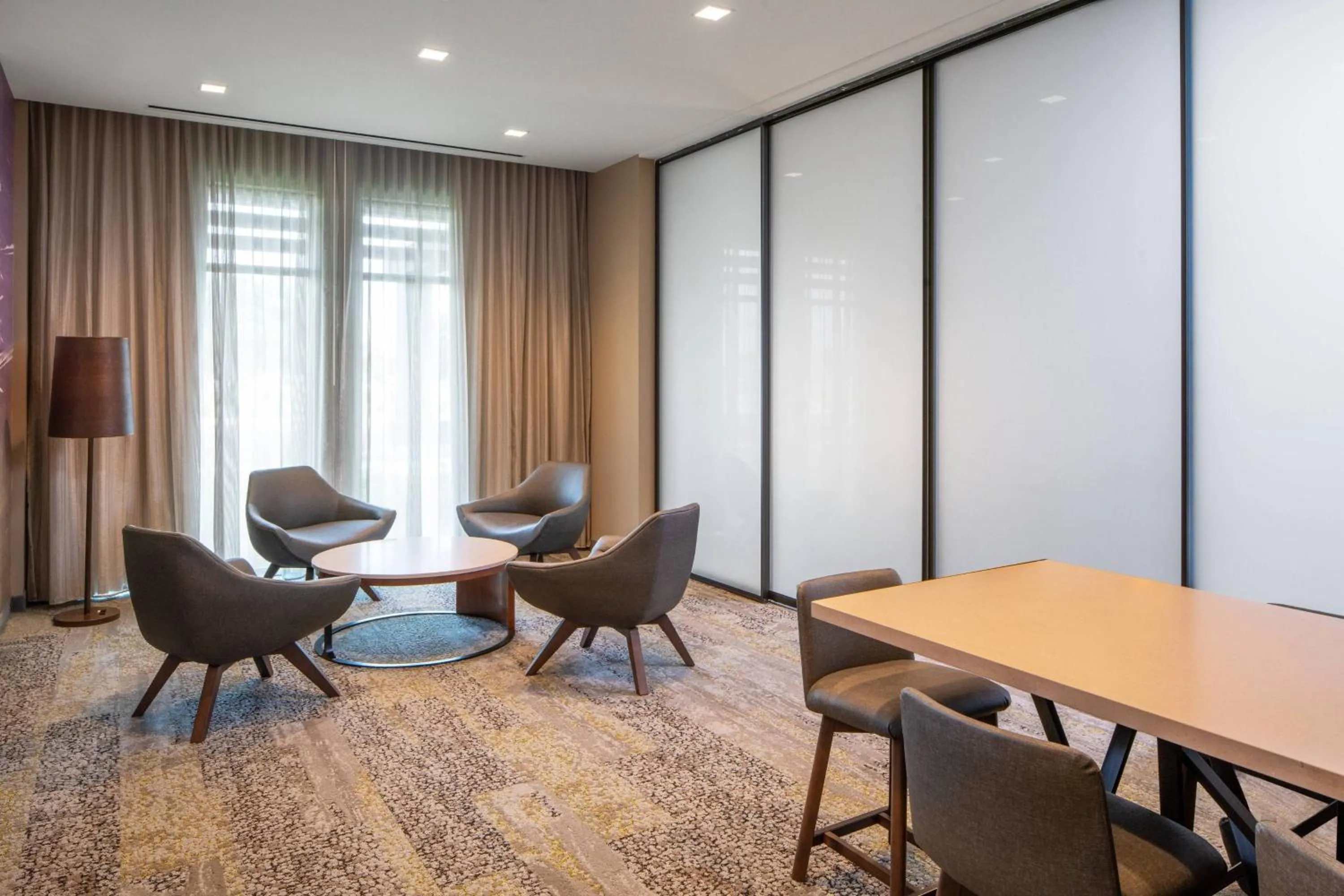 Meeting/conference room in Courtyard by Marriott Lafayette South