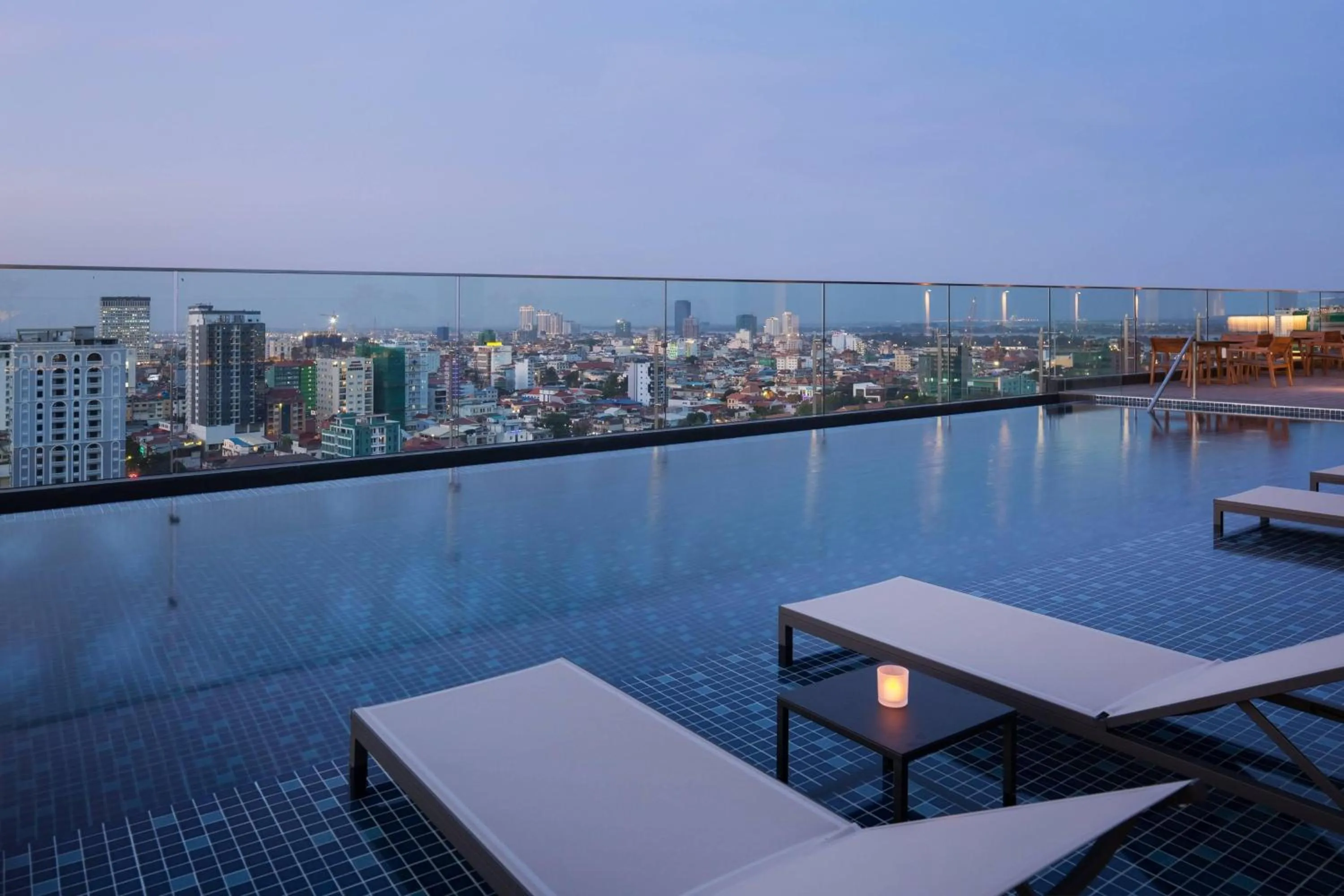 Swimming pool in Courtyard by Marriott Phnom Penh