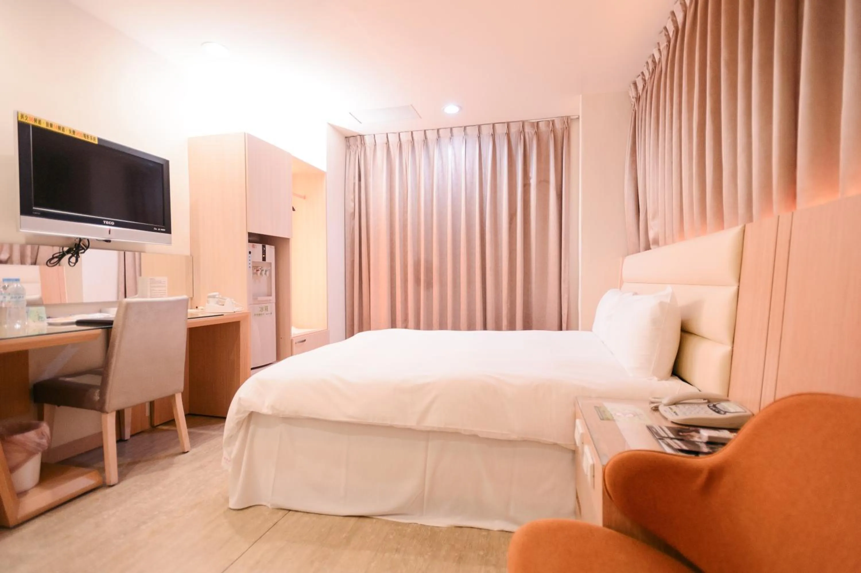 Bedroom, Bed in i-Deal Hotel