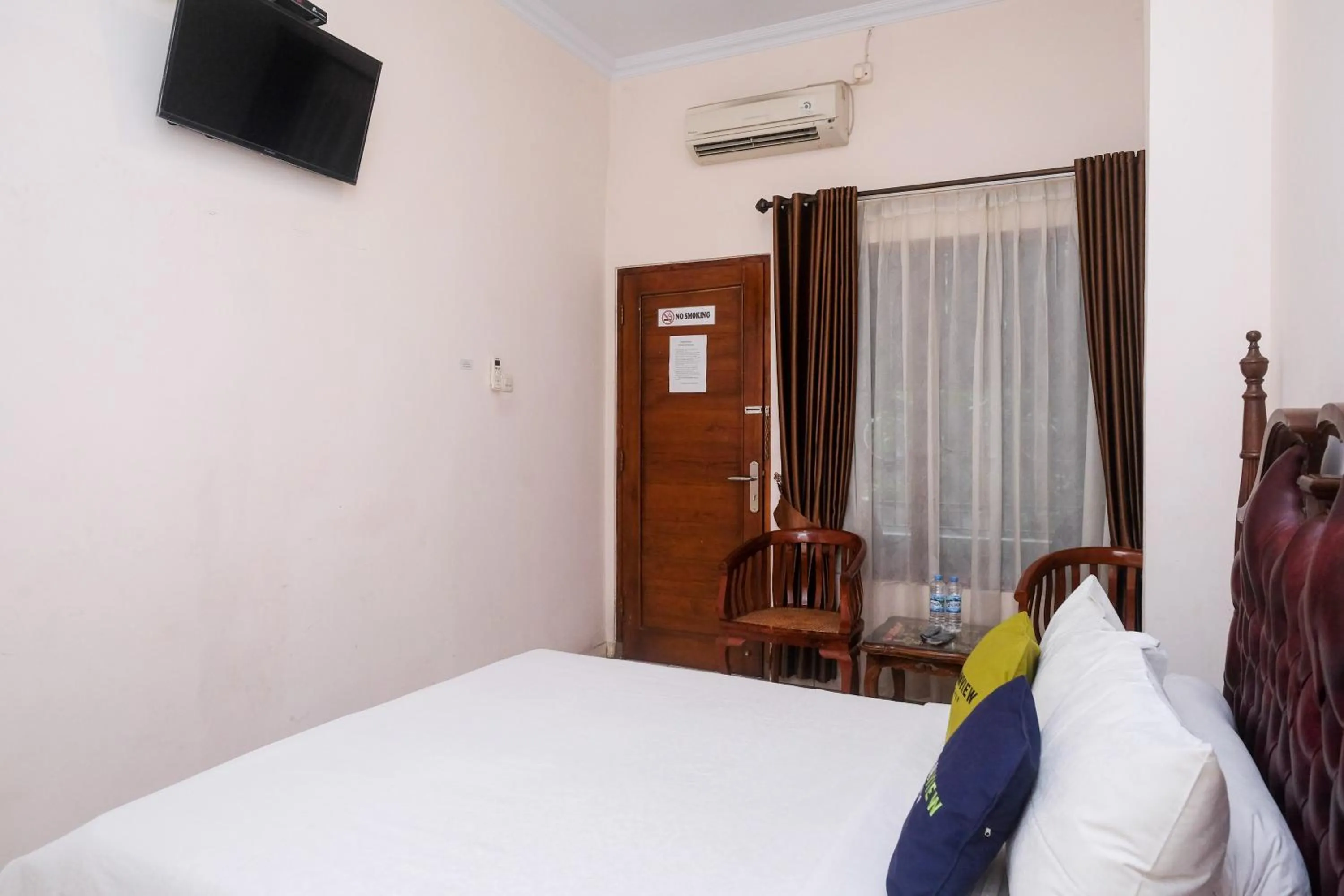 Bedroom, Bed in Urbanview Syariah Wisma Wongso Borobudur