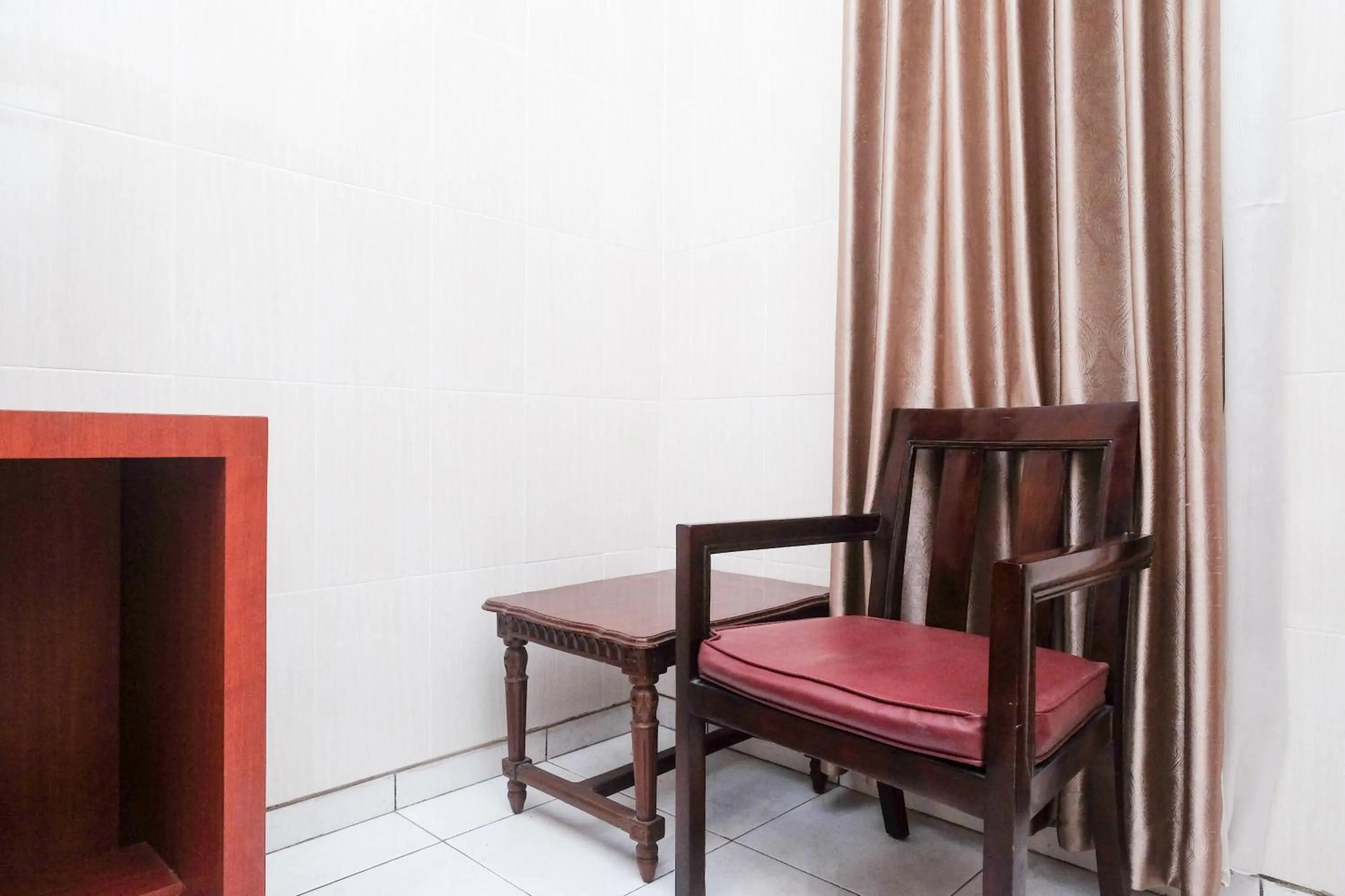 Seating area in Urbanview Syariah Wisma Wongso Borobudur