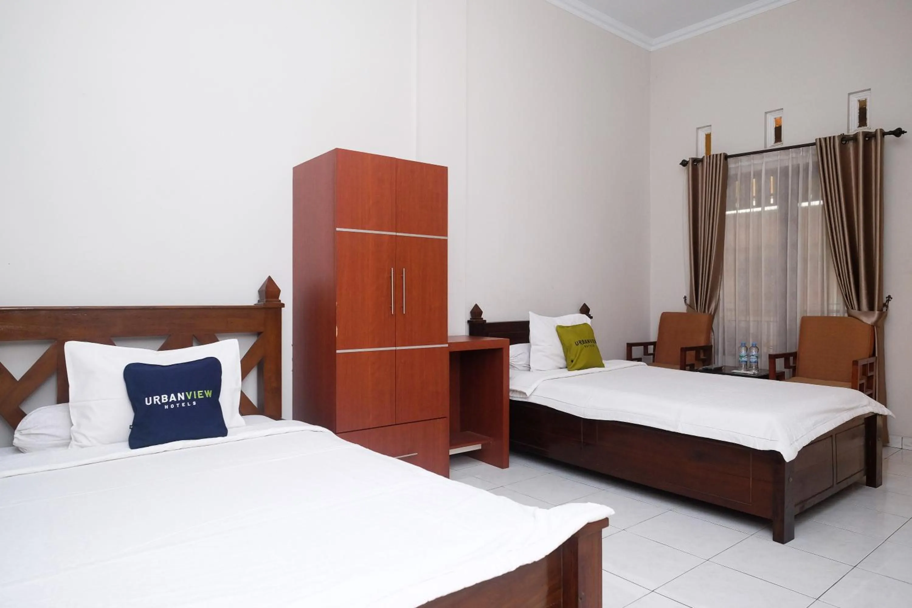 Bedroom, Bed in Urbanview Syariah Wisma Wongso Borobudur