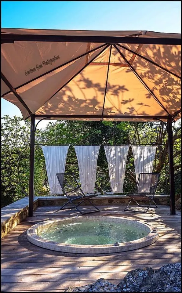 Hot Tub in Le Mas de la Lombarde