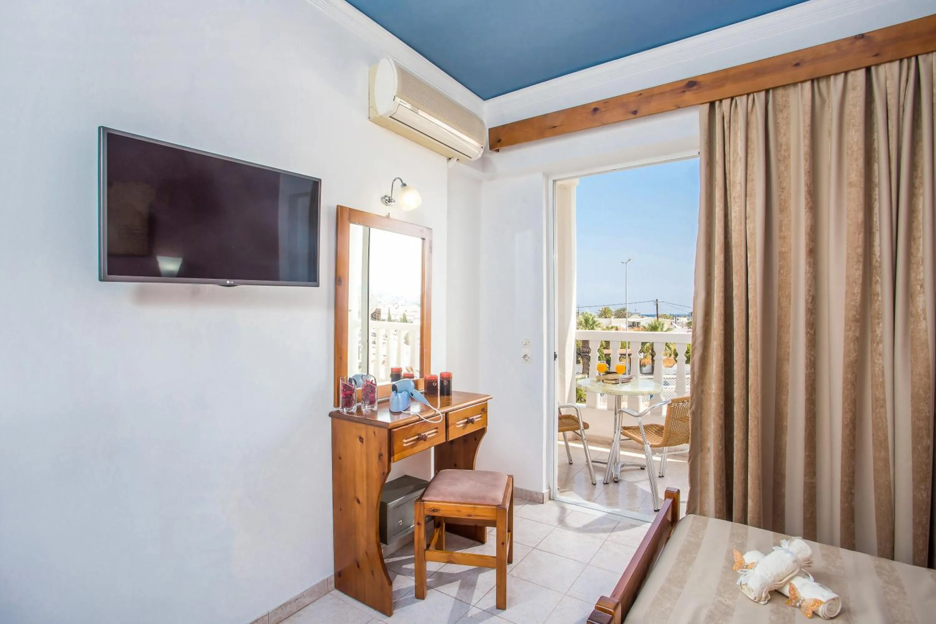 TV and multimedia in Iatridis Studios Faliraki