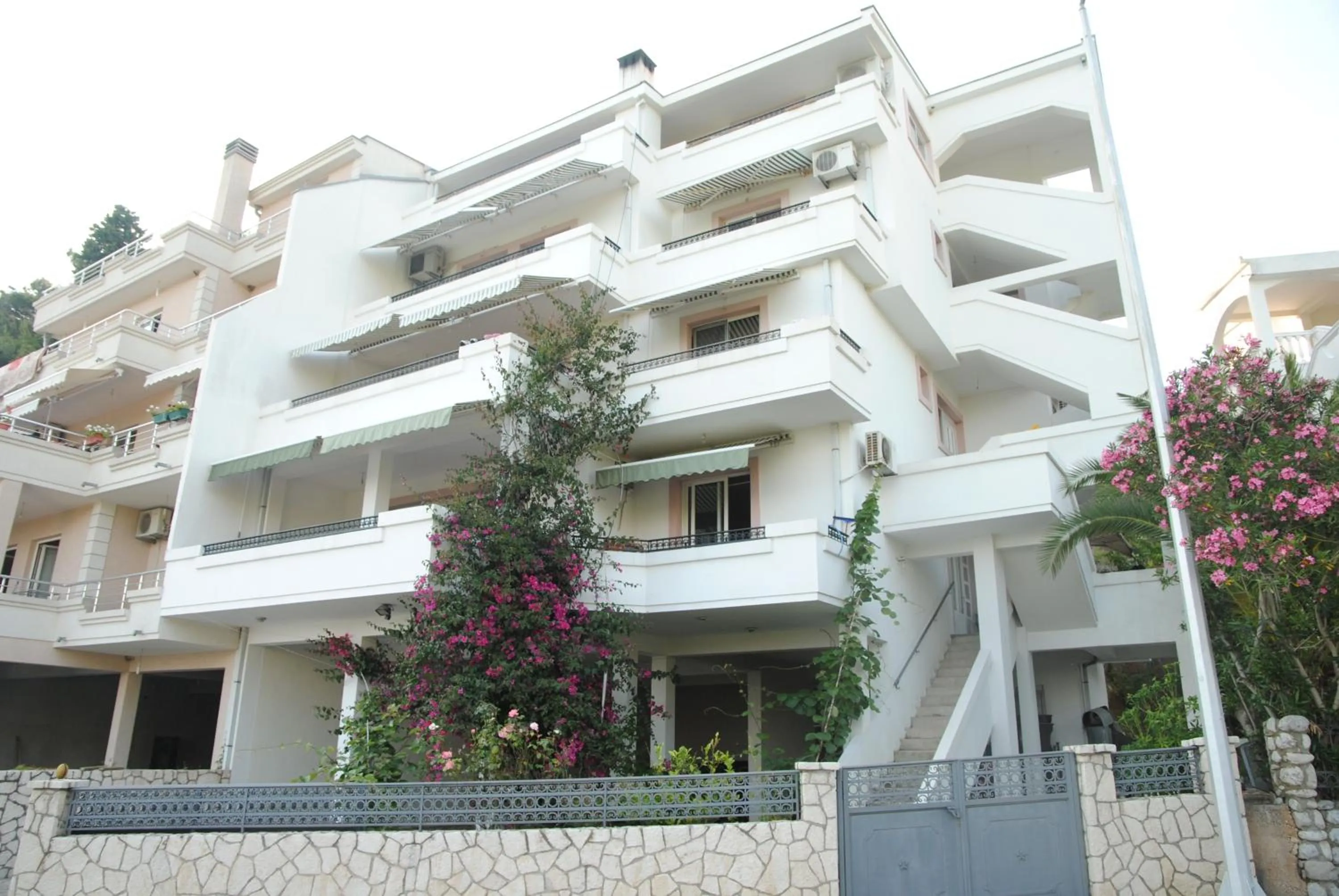 Property building in Villa Dulsinea